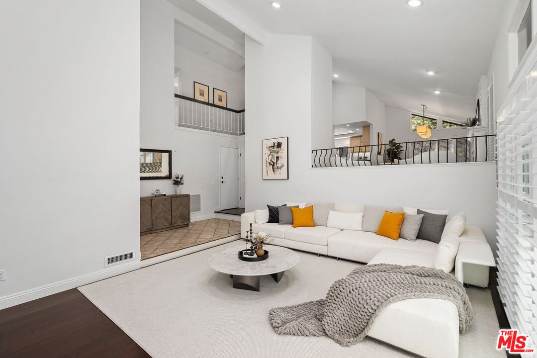 Los Angeles, California, 90077, United States, 3 Bedrooms Bedrooms, ,3 BathroomsBathrooms,Residential,For Sale,1933289