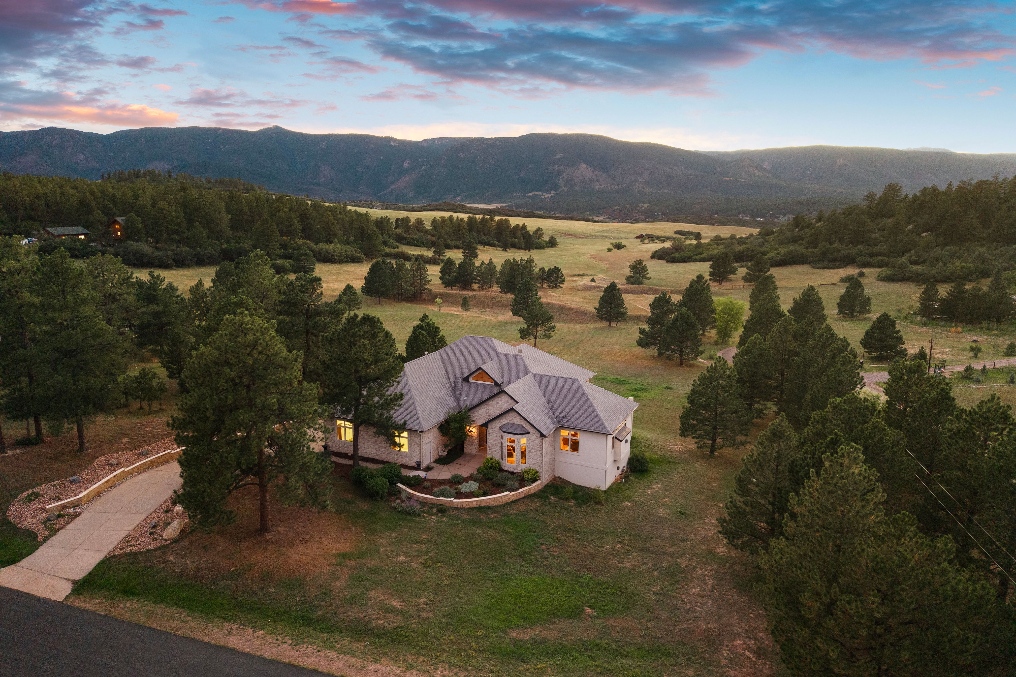  Set on over 4 acres in Perry Park East - 物件實景
