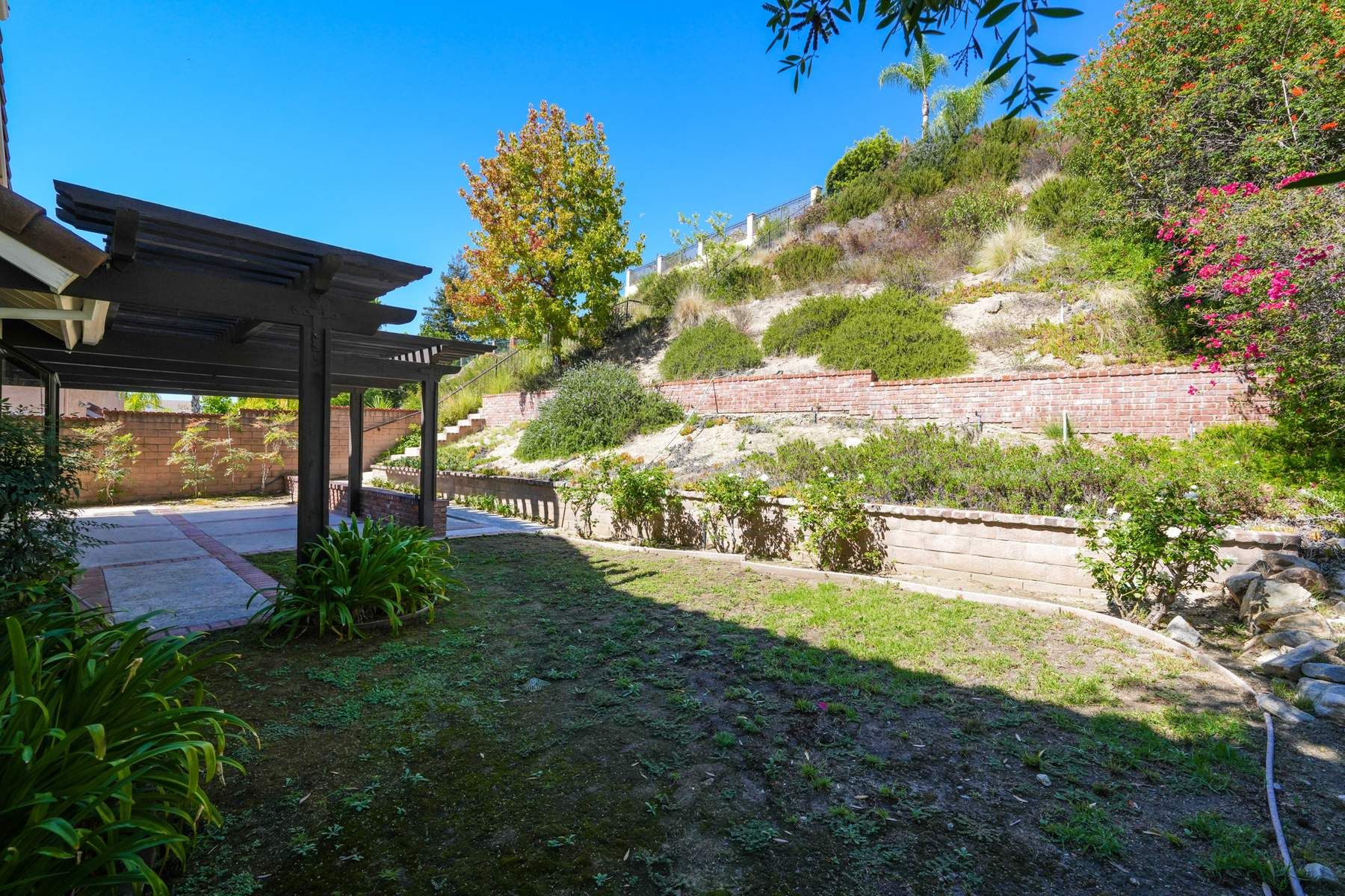  2440 Flintridge Drive - 物件實景