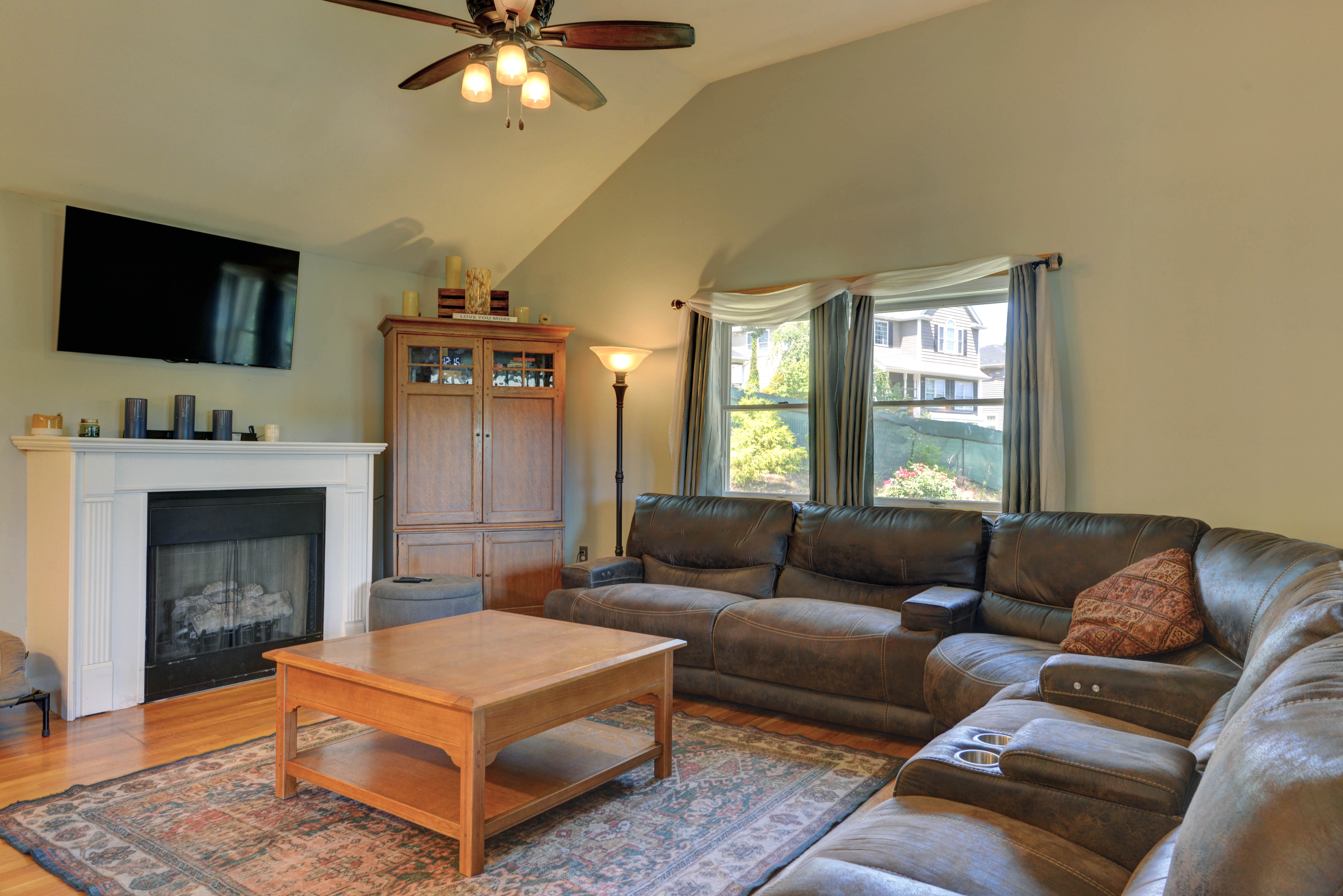 Mahwah, New Jersey, 07430, United States, 4 Bedrooms Bedrooms, ,2 BathroomsBathrooms,Residential,For Sale,1931403