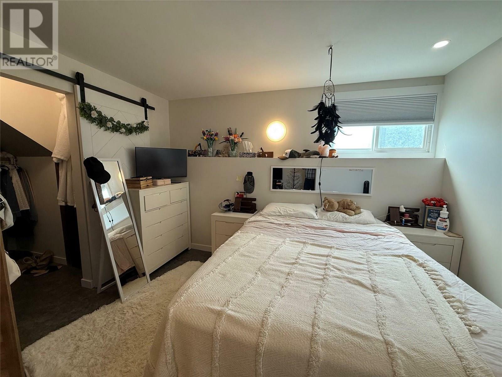 KAMLOOPS, British Columbia, V2H 1L4, CA, 4 Bedrooms Bedrooms, ,2 BathroomsBathrooms,Residential,For Sale,1874935