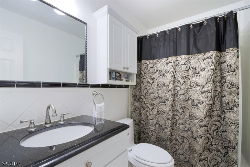 Clifton, New Jersey, 07012, United States, 3 Bedrooms Bedrooms, ,3 BathroomsBathrooms,Residential,For Sale,1937751