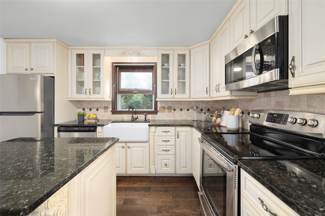 South Kingstown, Rhode Island, 02879, United States, 3 Bedrooms Bedrooms, ,2 BathroomsBathrooms,Residential,For Sale,1987683