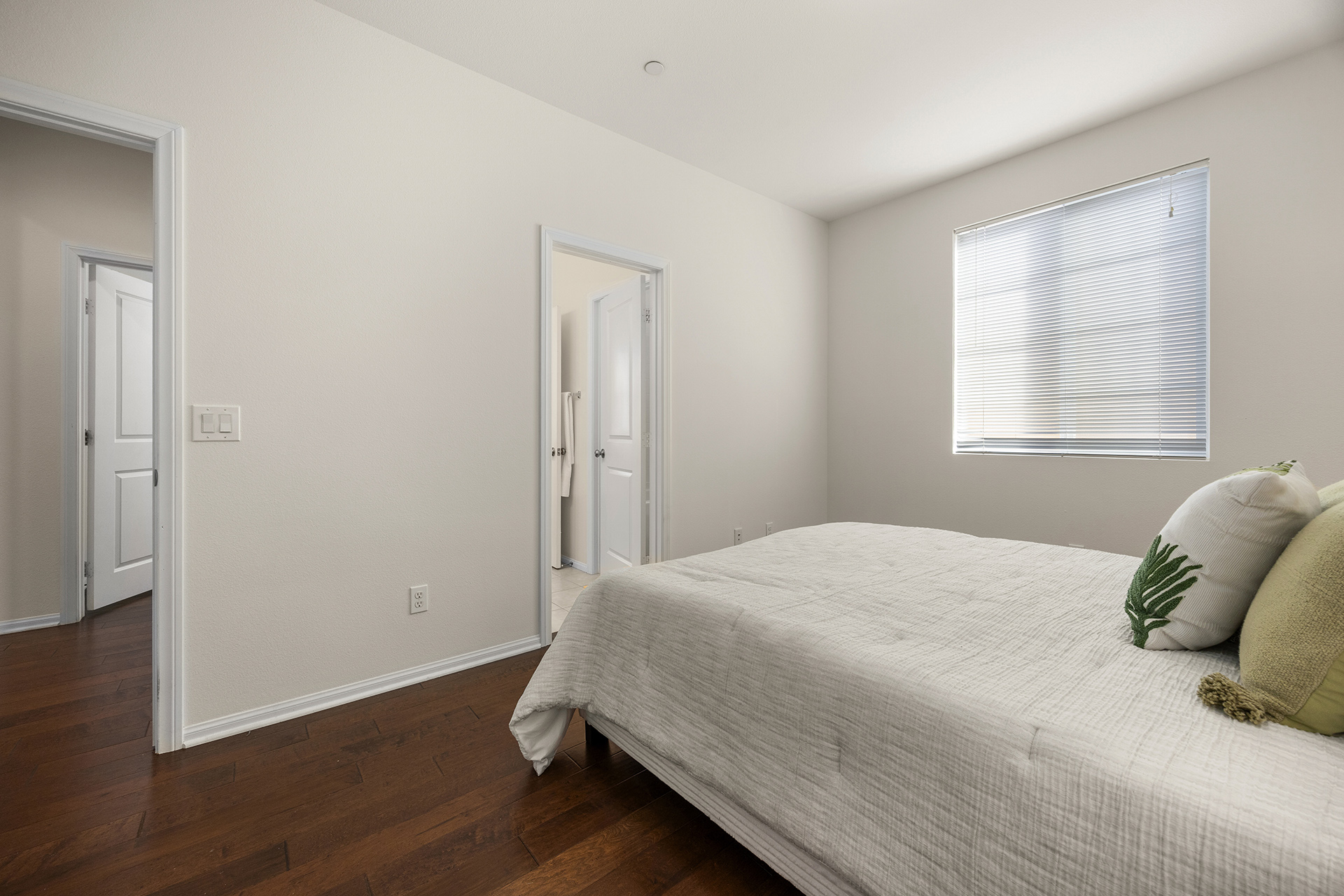 Garden Grove, California, 92843, United States, 5 Bedrooms Bedrooms, ,4 BathroomsBathrooms,Residential,For Sale,1986073