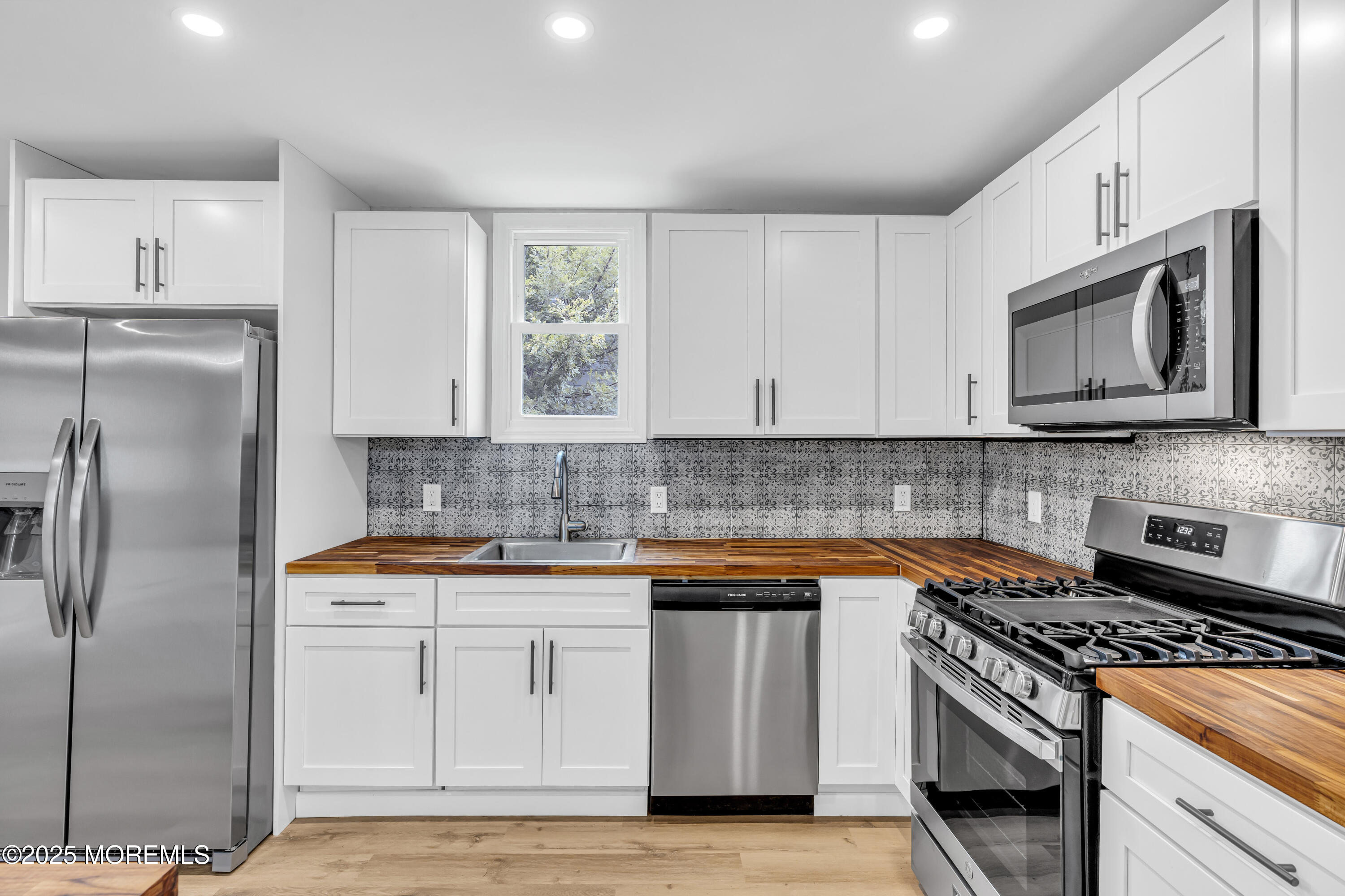 Keansburg, New Jersey, 07734, United States, ,Residential,For Sale,1976906