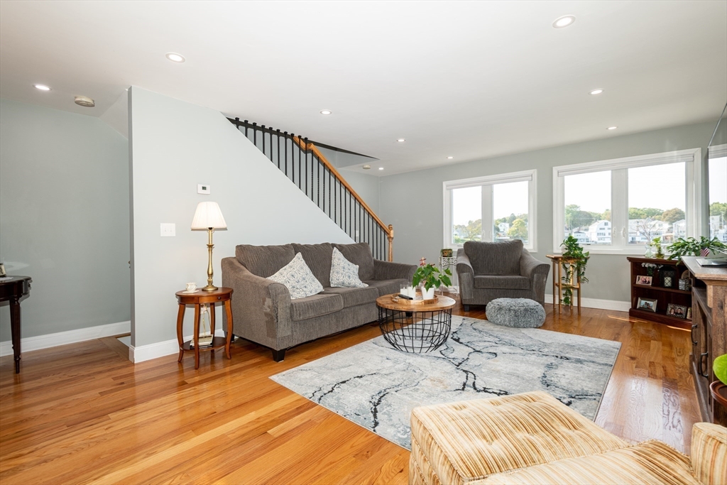 Lynn, Massachusetts, 01904, United States, 2 Bedrooms Bedrooms, ,4 BathroomsBathrooms,Residential,For Sale,1975841