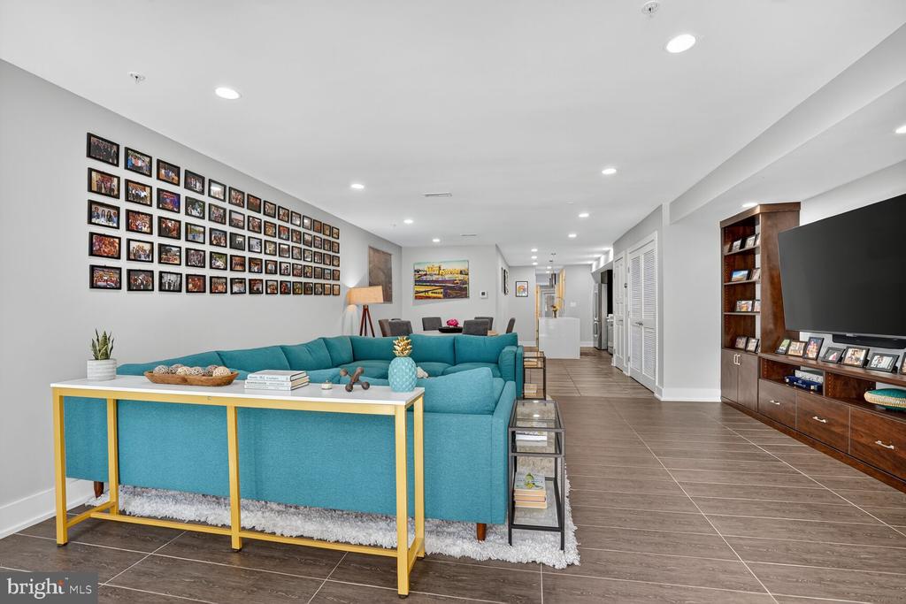 Washington, District of Columbia, 20010, United States, 2 Bedrooms Bedrooms, ,2 BathroomsBathrooms,Residential,For Sale,1975364