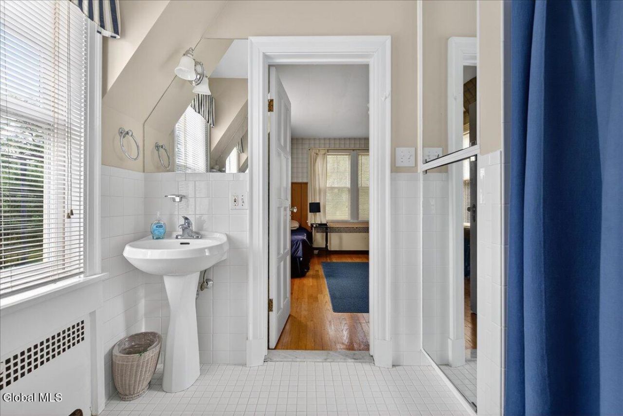 Schenectady, New York, 12309, United States, 5 Bedrooms Bedrooms, ,4 BathroomsBathrooms,Residential,For Sale,1938536