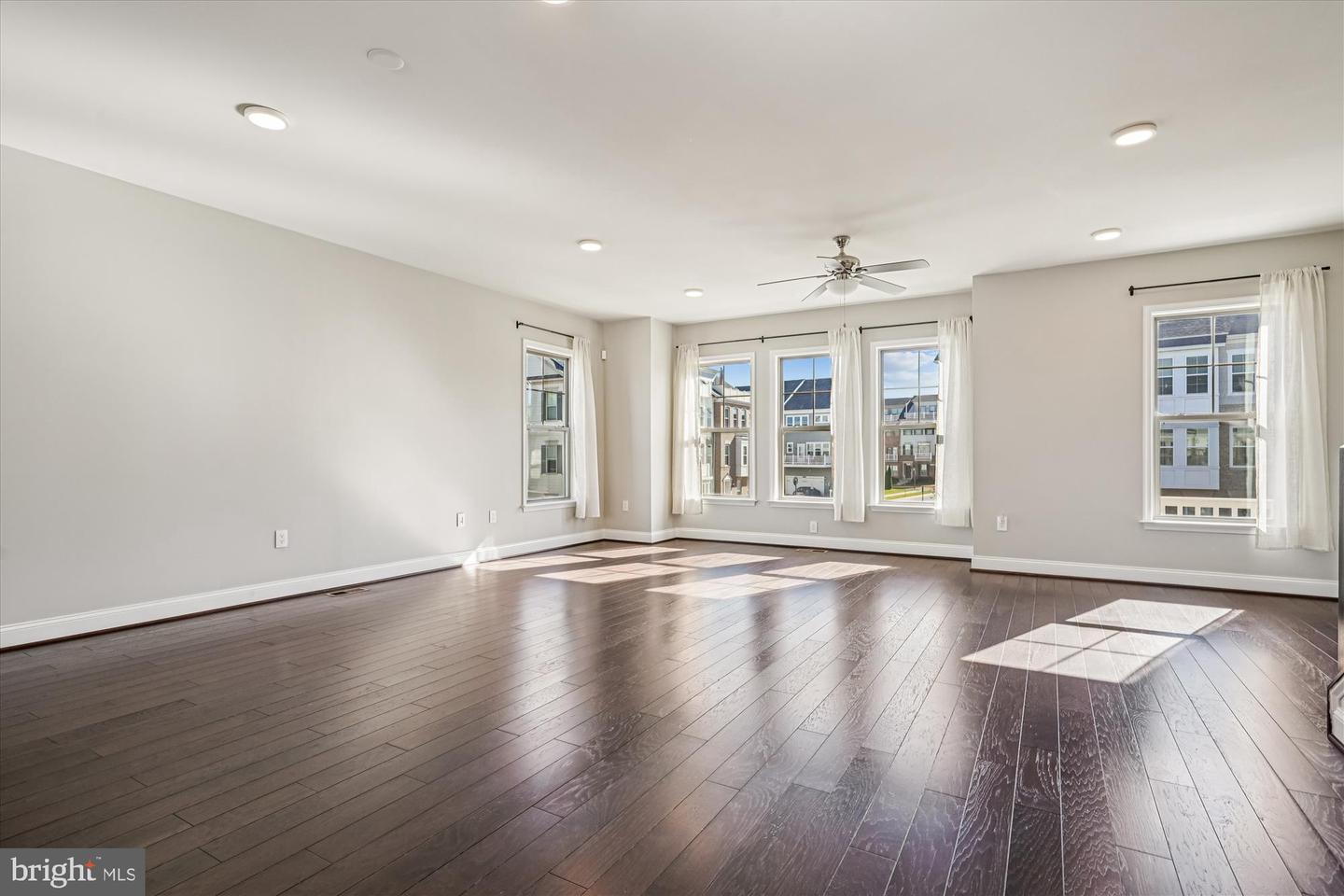 Dumfries, Virginia, 22026, United States, 3 Bedrooms Bedrooms, ,3 BathroomsBathrooms,Residential,For Sale,1988317