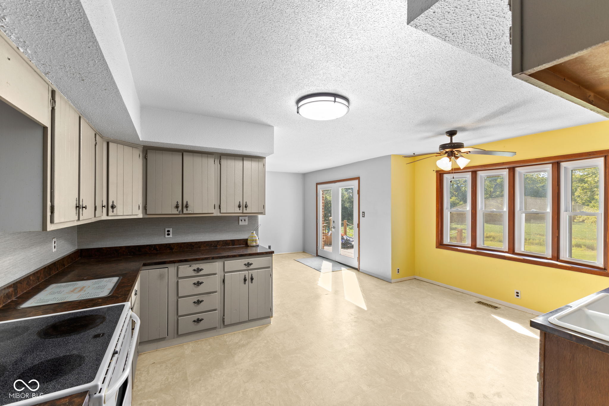 Shelburn, Indiana, 47879, United States, 4 Bedrooms Bedrooms, ,4 BathroomsBathrooms,Residential,For Sale,1925396