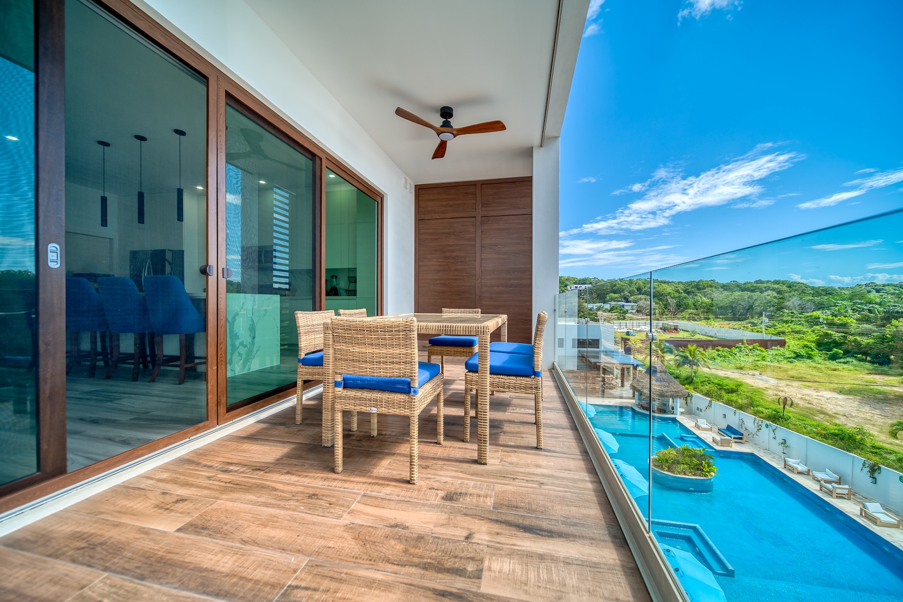  Top Floor Condo at Acqua di Mare, West Bay - 物件實景
