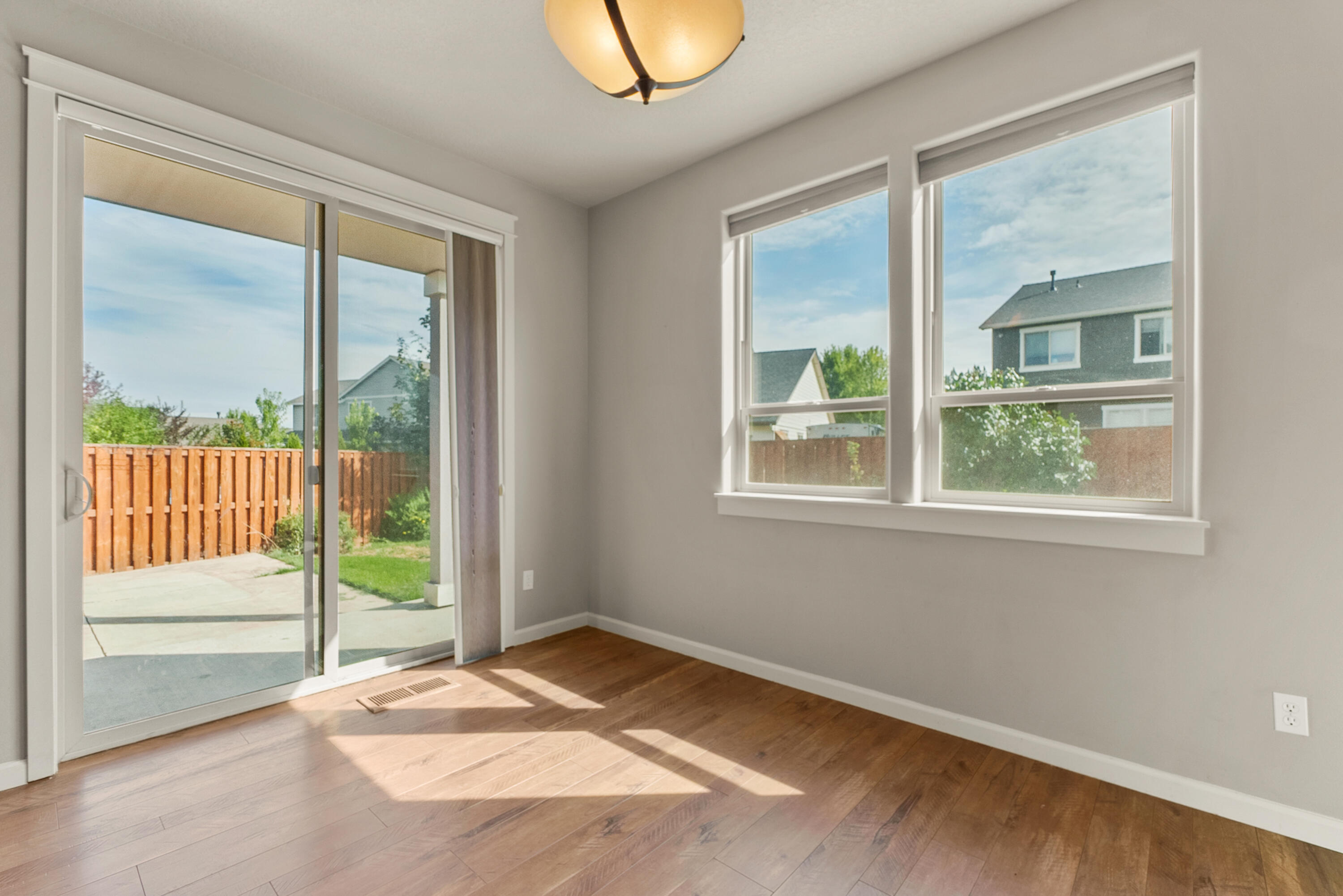 Redmond, Oregon, 97756, United States, 3 Bedrooms Bedrooms, ,3 BathroomsBathrooms,Residential,For Sale,1998180