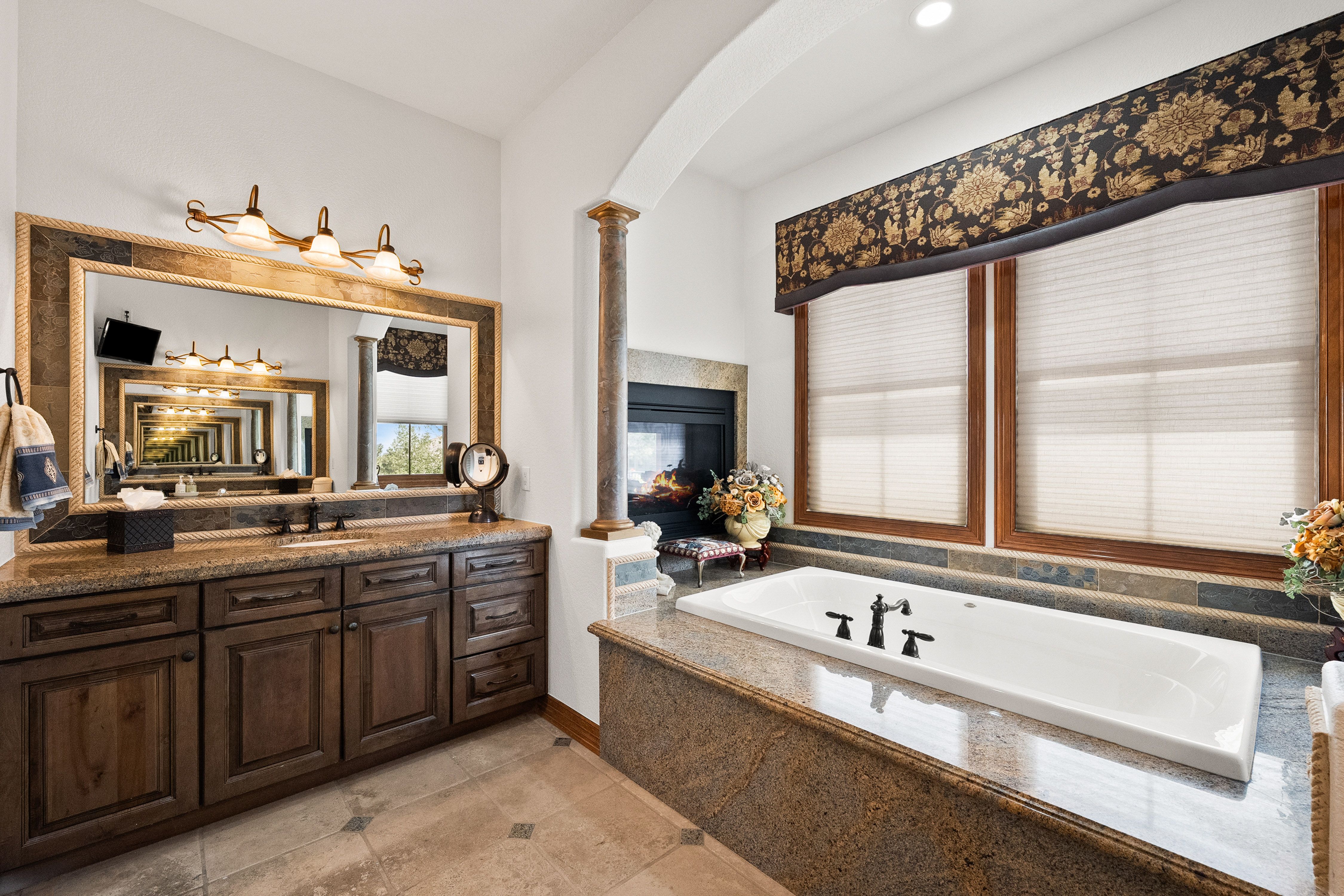  Exceptional ranch-style home in the prestigious gated golf course community - 物件實景