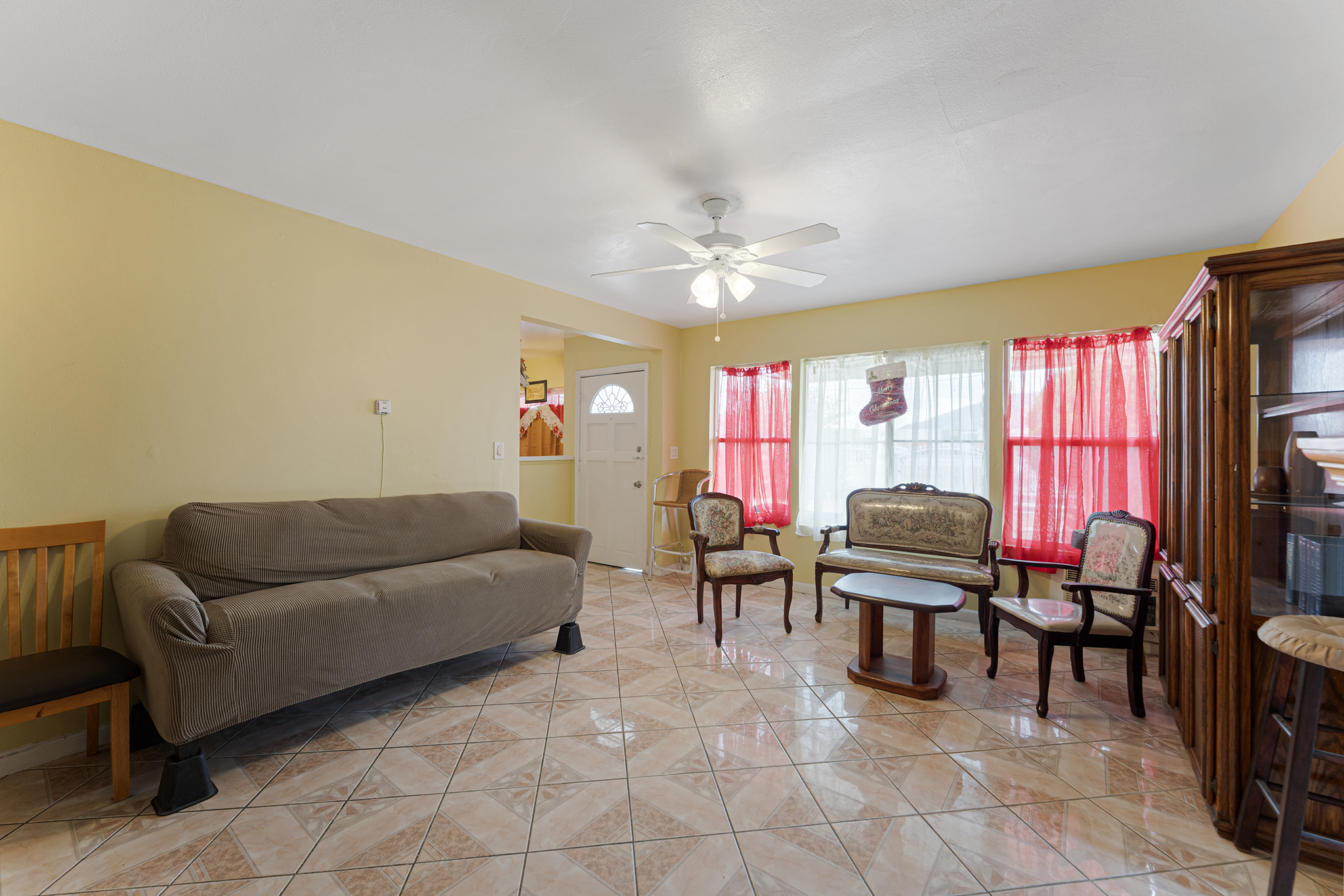 Fontana, California, 92335, United States, 2 Bedrooms Bedrooms, ,1 BathroomBathrooms,Residential,For Sale,1974316