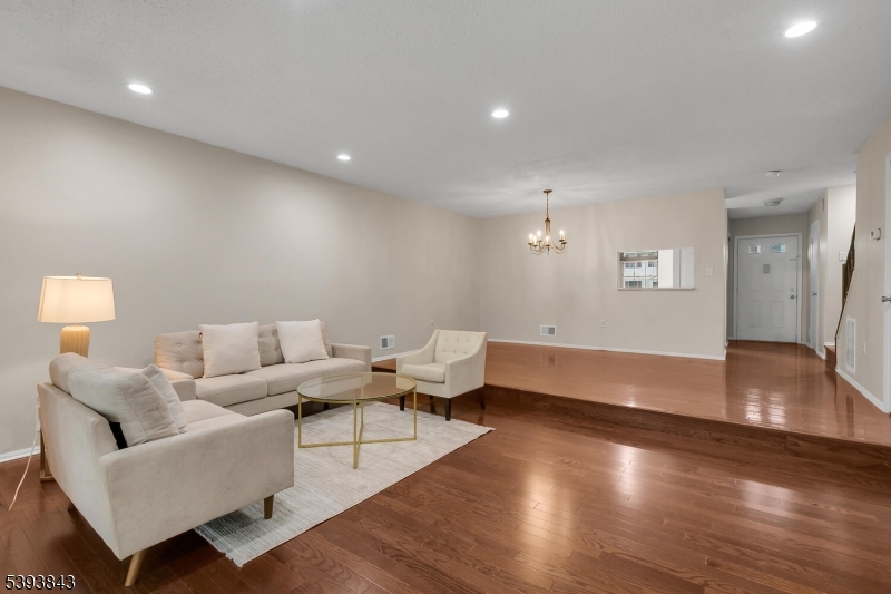 Bernards Twp., New Jersey, 07920, United States, 2 Bedrooms Bedrooms, ,3 BathroomsBathrooms,Residential,For Sale,1972655