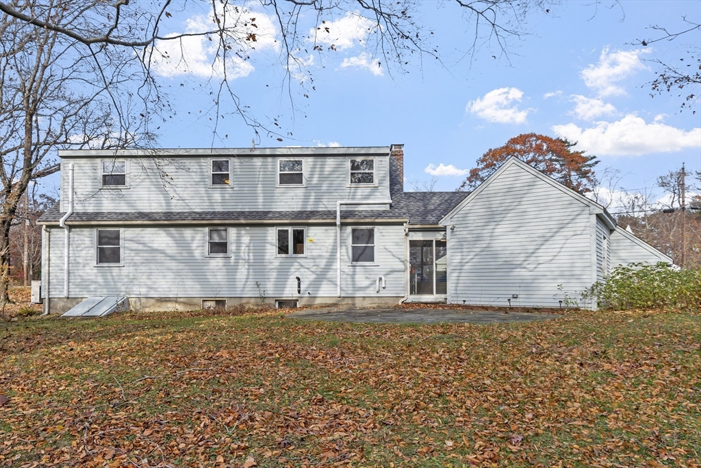 Hamilton, Massachusetts, 01982, United States, 4 Bedrooms Bedrooms, ,2 BathroomsBathrooms,Residential,For Sale,1989221