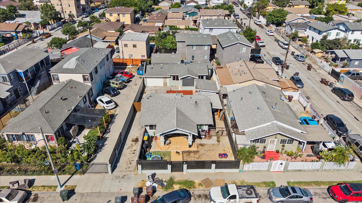 Compton, California, 90220, United States, 3 Bedrooms Bedrooms, ,2 BathroomsBathrooms,Residential,For Sale,1943002