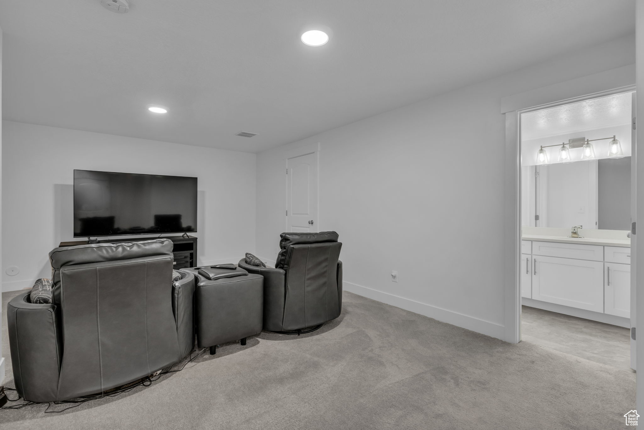 Herriman, Utah, 84096, United States, 4 Bedrooms Bedrooms, ,4 BathroomsBathrooms,Residential,For Sale,1907330