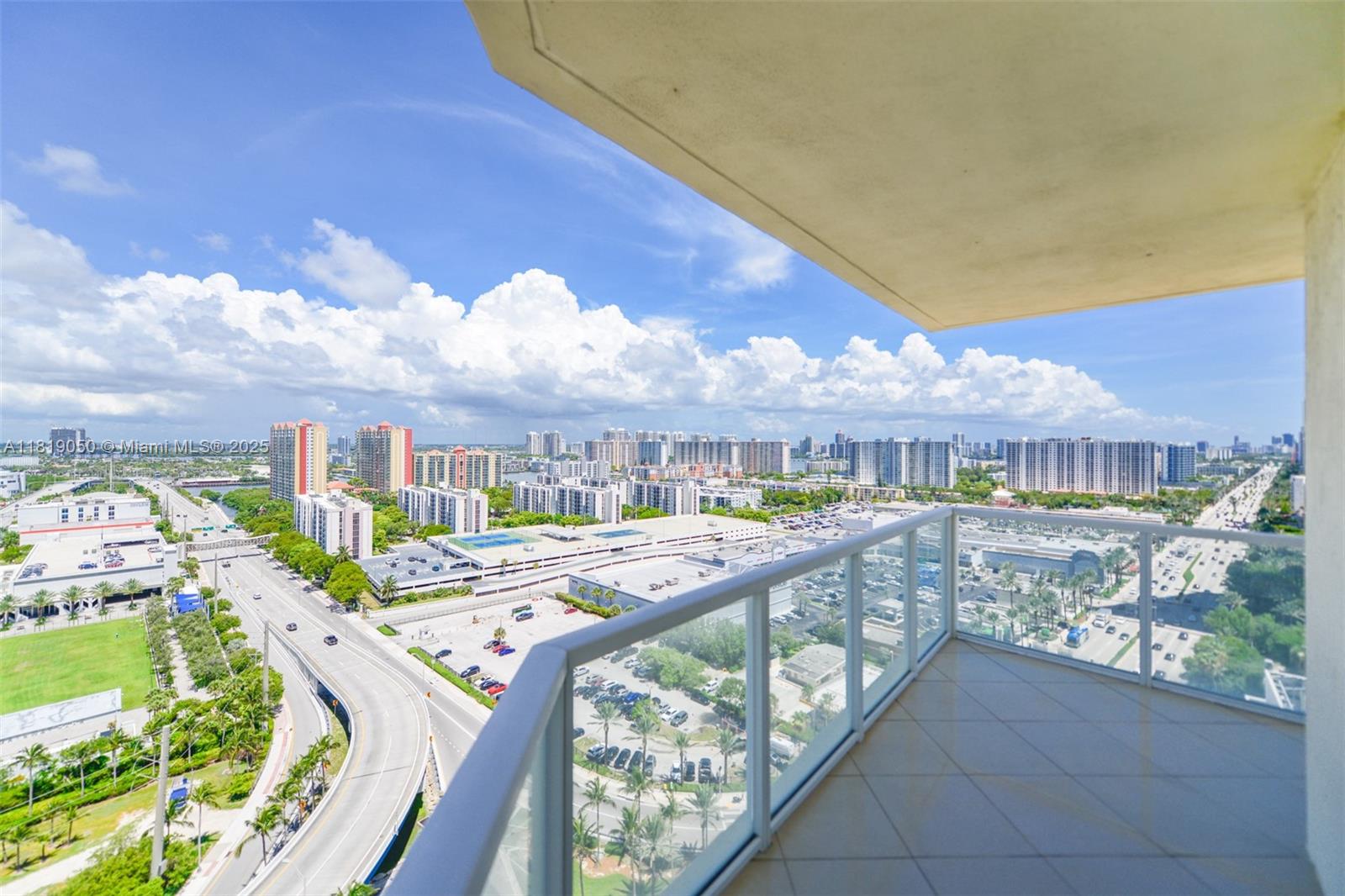 Sunny Isles Beach, Florida, 33160, United States, 2 Bedrooms Bedrooms, ,2 BathroomsBathrooms,Residential,For Sale,1991948