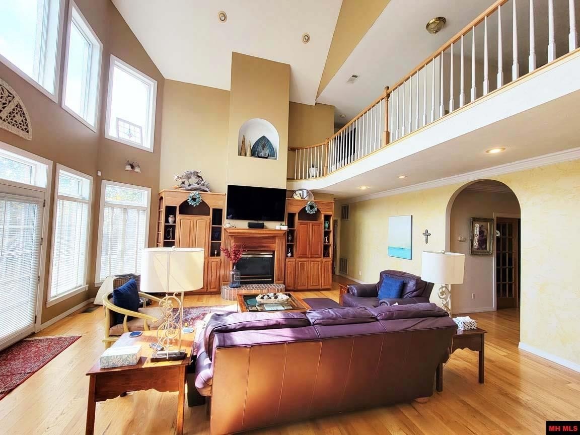 Mountain Home, Arkansas, 72653, United States, 4 Bedrooms Bedrooms, ,5 BathroomsBathrooms,Residential,For Sale,2018270