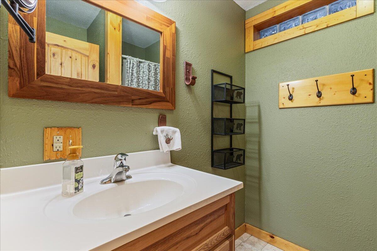 Tellico Plains, Tennessee, 37385, United States, 3 Bedrooms Bedrooms, ,3 BathroomsBathrooms,Residential,For Sale,2034978