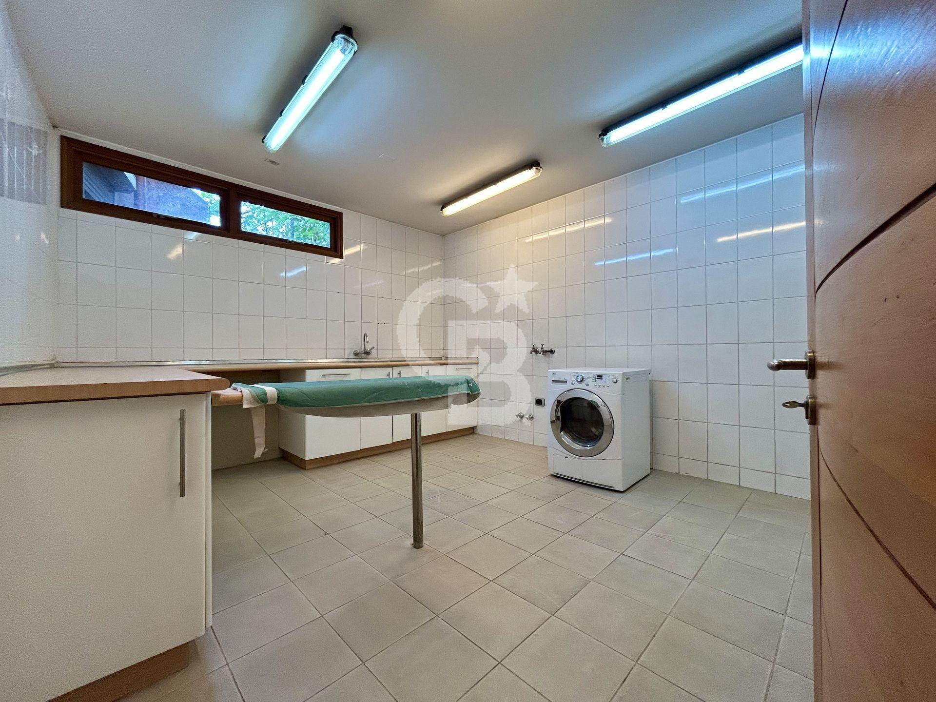 Vitacura, Chile, 5 Bedrooms Bedrooms, ,5 BathroomsBathrooms,Residential,For Sale,1969115