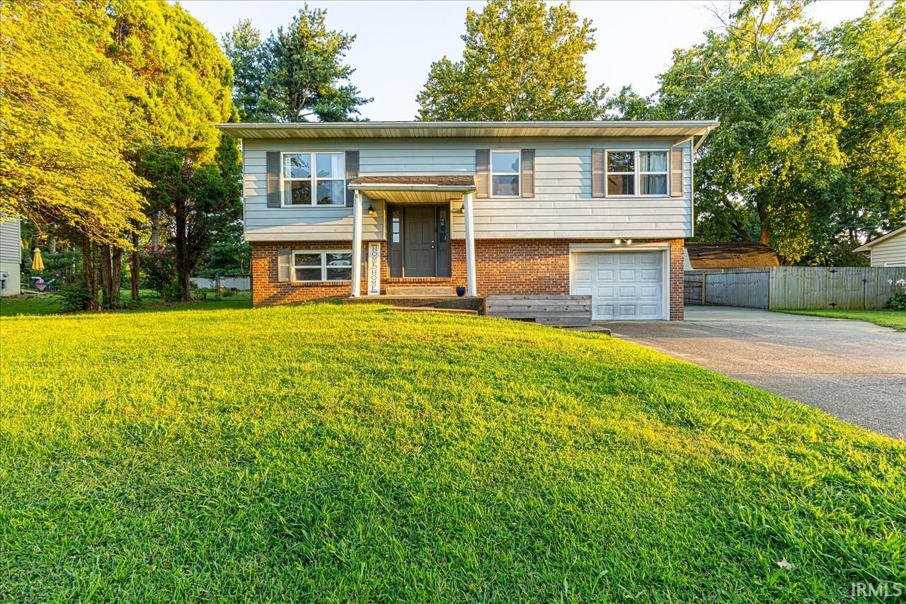 Oakpark Dr, Newburgh, IN 47630