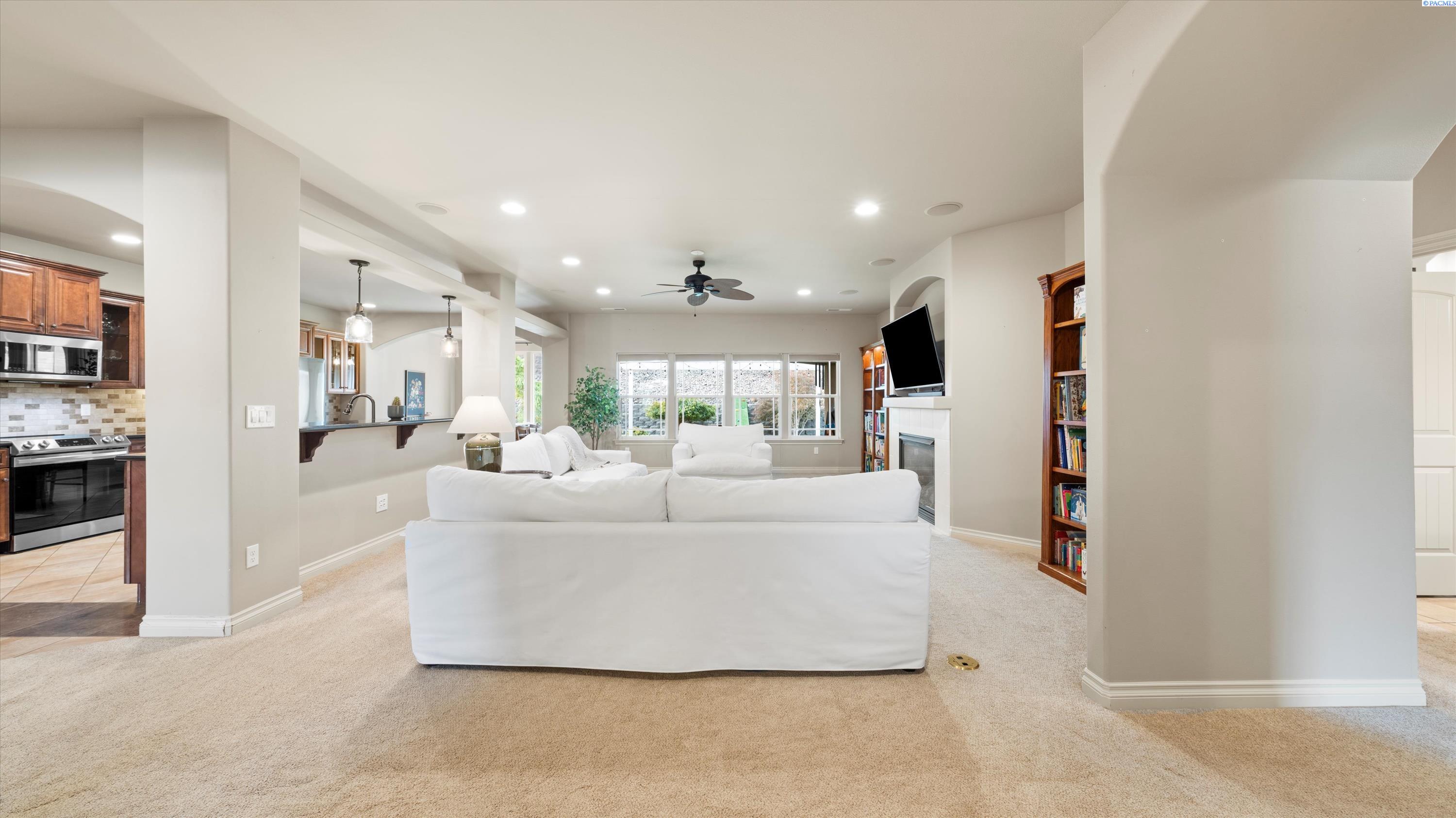 Kennewick, Washington, 99337, United States, 3 Bedrooms Bedrooms, ,2 BathroomsBathrooms,Residential,For Sale,1941817