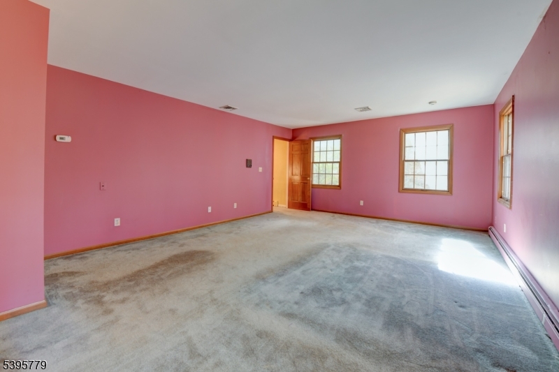 Kinnelon Boro, New Jersey, 07405, United States, 3 Bedrooms Bedrooms, ,3 BathroomsBathrooms,Residential,For Sale,1989629