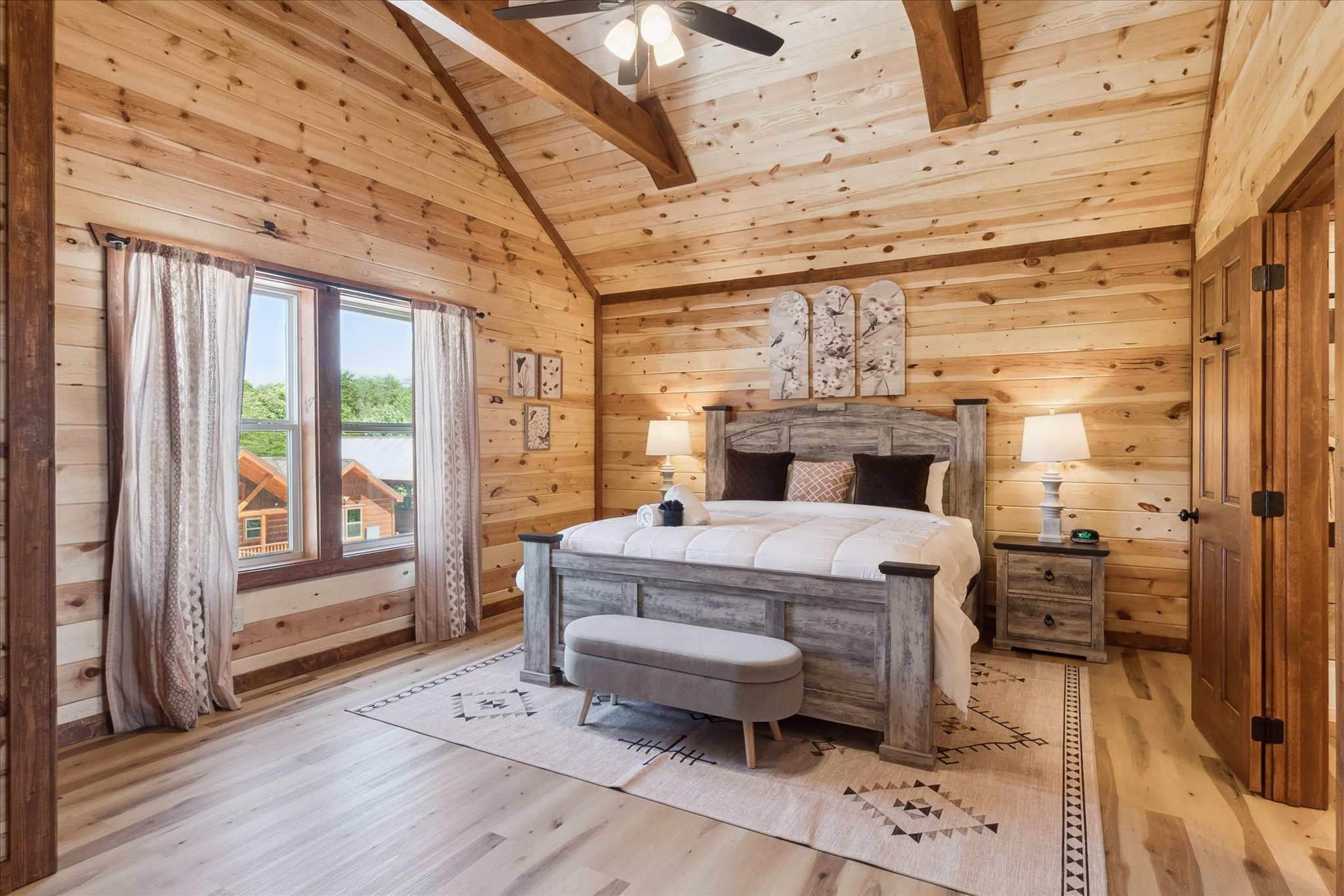 Sevierville, Tennessee, 37876, United States, 8 Bedrooms Bedrooms, ,9 BathroomsBathrooms,Residential,For Sale,1981124