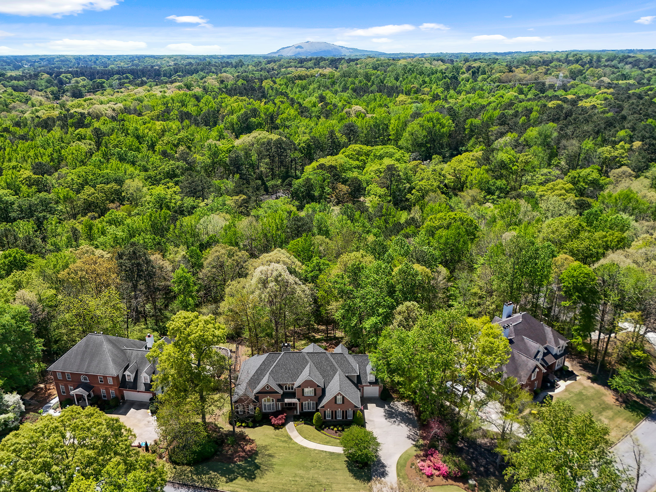 Tucked Among Mature Hardwoods on a Private 1.25+/- Acre River Lot - 物件實景