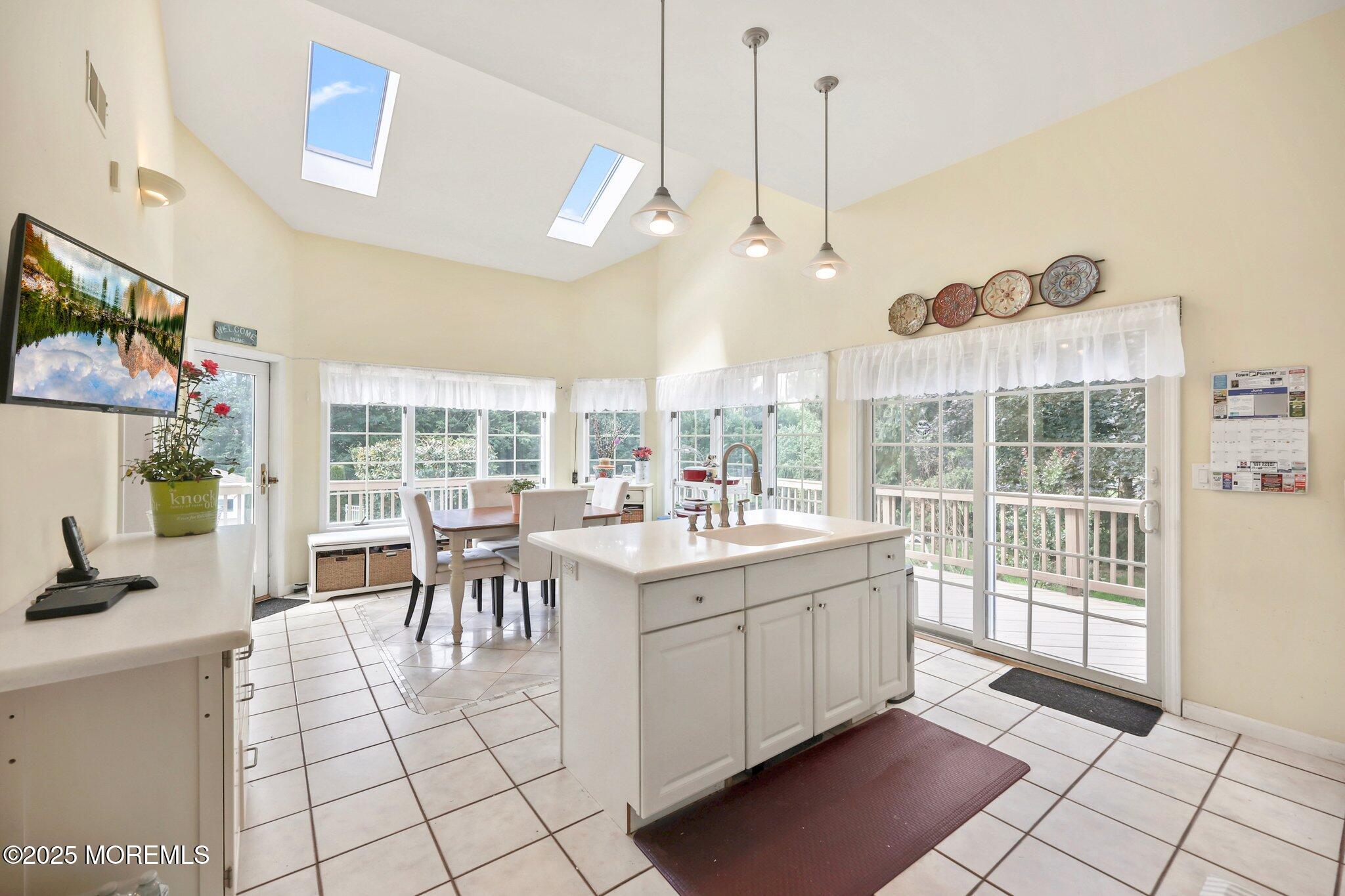 Manalapan, New Jersey, 07726, United States, 5 Bedrooms Bedrooms, ,7 BathroomsBathrooms,Residential,For Sale,1979083