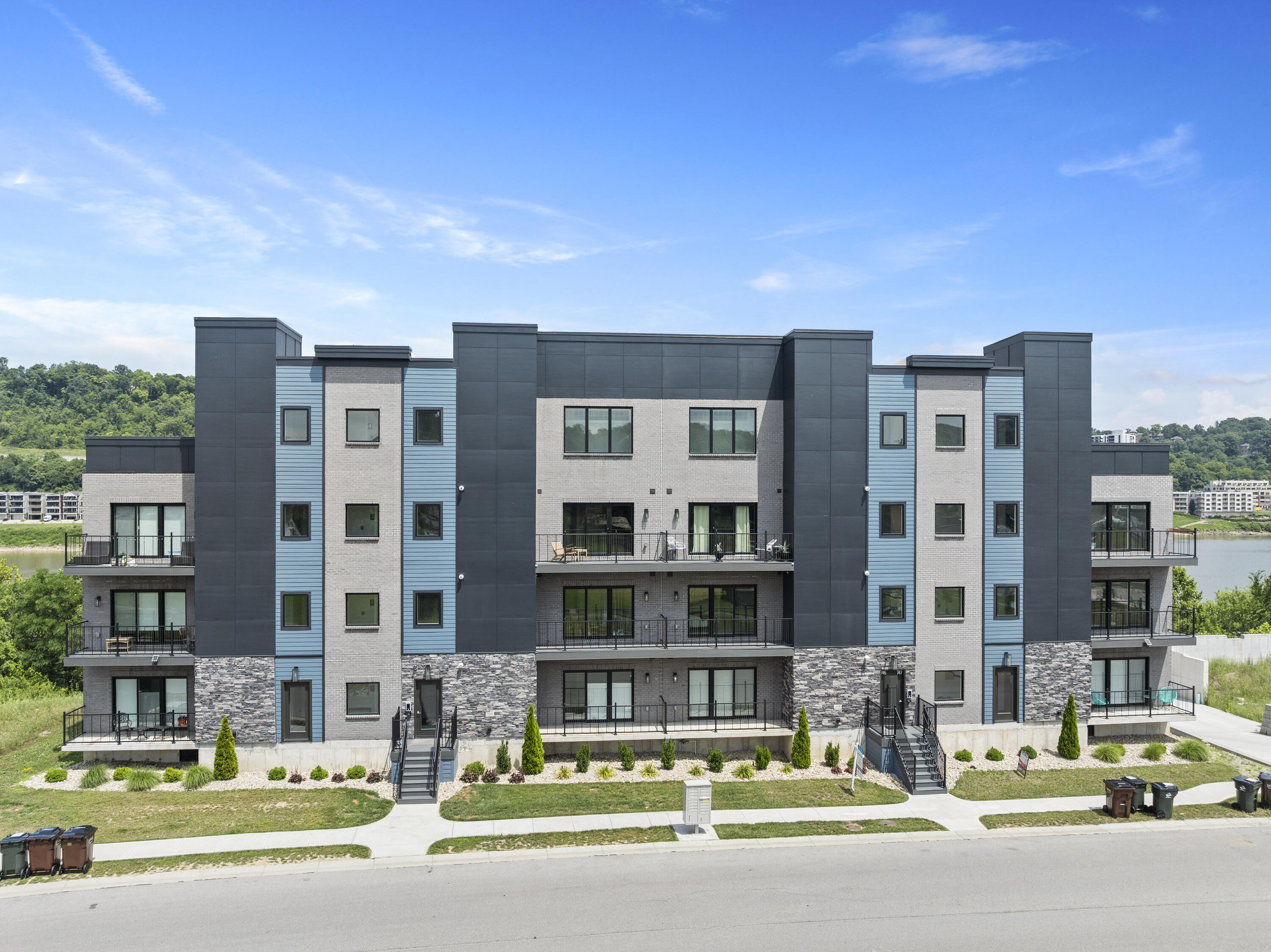 747 Manhattan Boulevard Unit 204, Dayton, Kentucky, 41074, United States, 2 Bedrooms Bedrooms, ,3 BathroomsBathrooms,Residential,For Sale,747 Manhattan Boulevard Unit 204,1375155