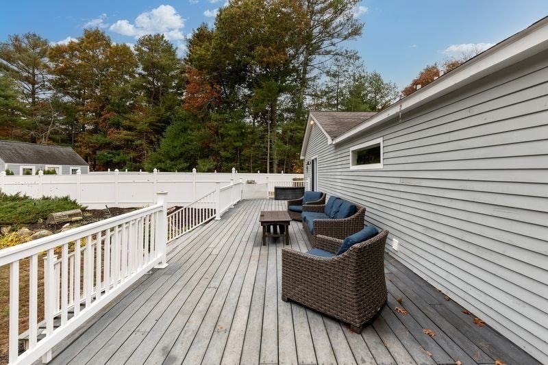 Plymouth, Massachusetts, 02360, United States, 3 Bedrooms Bedrooms, ,2 BathroomsBathrooms,Residential,For Sale,1982204