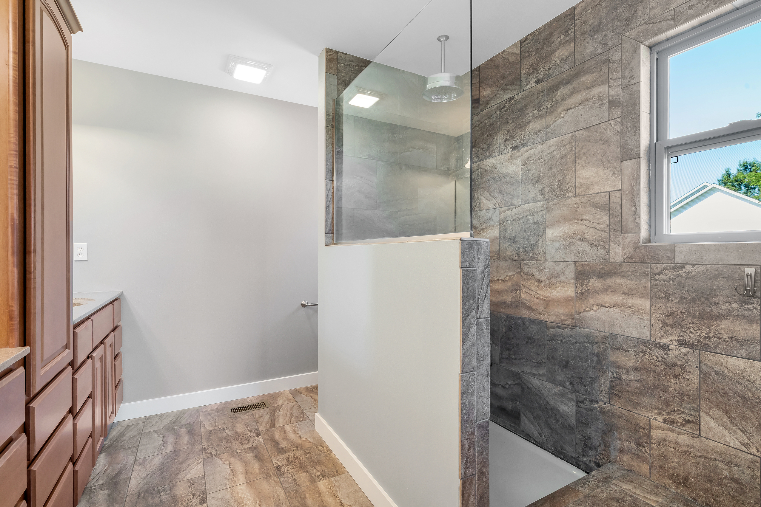 Waterloo, Illinois, 62298, United States, 5 Bedrooms Bedrooms, ,4 BathroomsBathrooms,Residential,For Sale,1978838