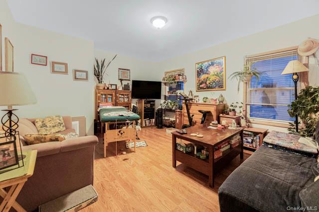 Yonkers, New York, 10703, United States, 5 Bedrooms Bedrooms, ,2 BathroomsBathrooms,Residential,For Sale,1993870