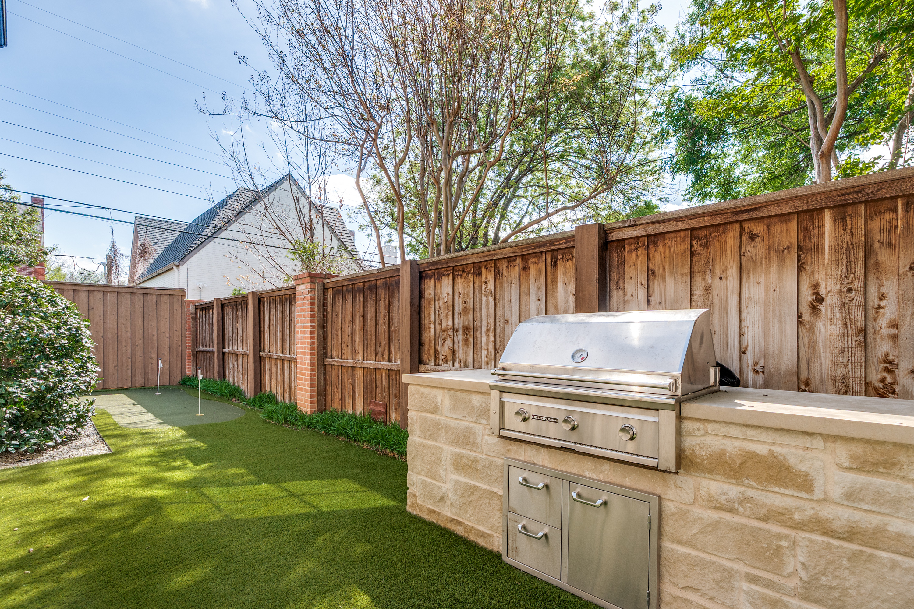  Timeless Home With Designer Finishes Located in University Park - 物件實景