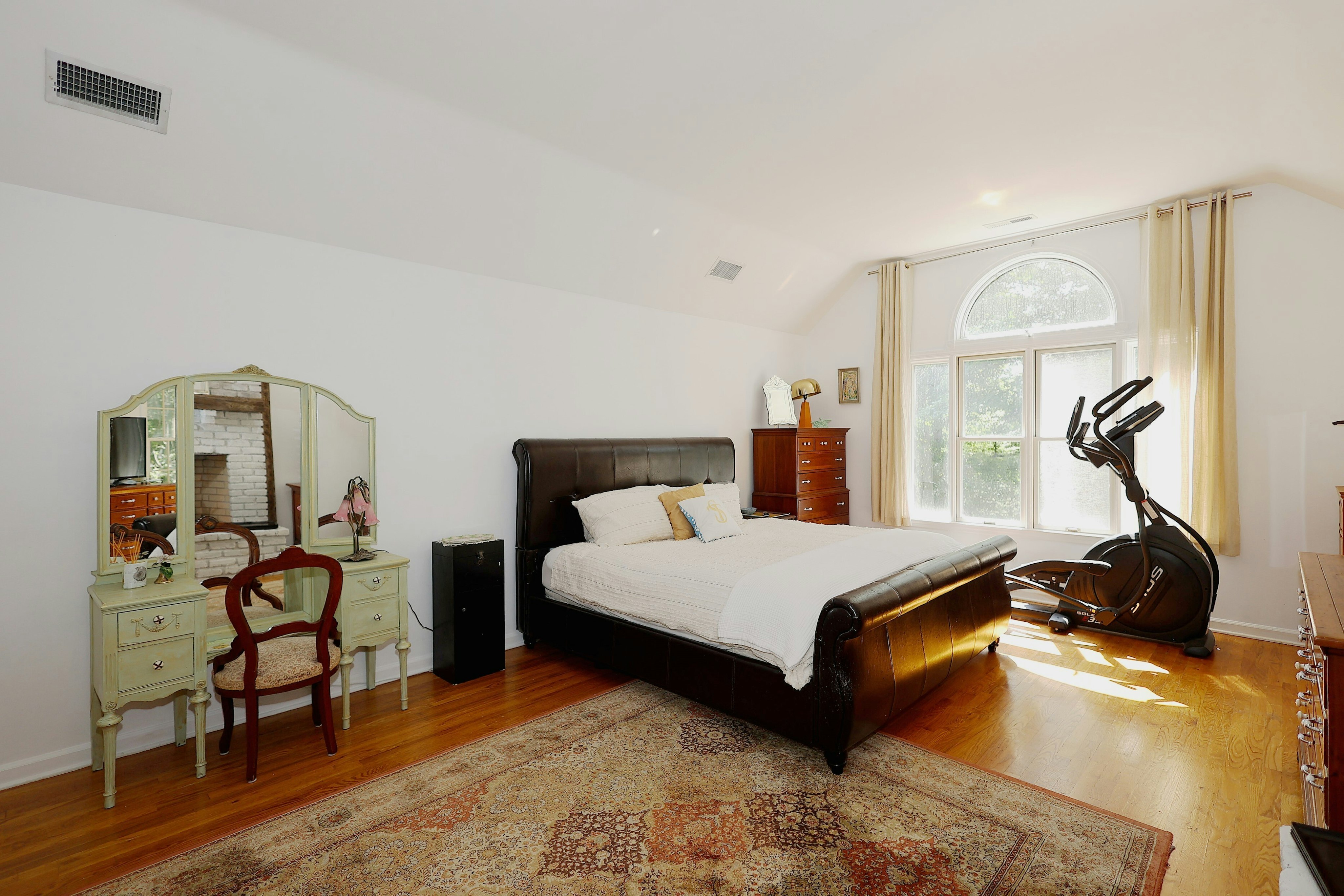  Expansive West Redding Colonial - 物件實景