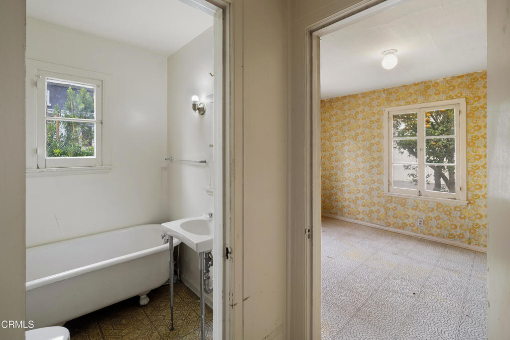 Pasadena, California, 91103, United States, 6 Bedrooms Bedrooms, ,3 BathroomsBathrooms,Residential,For Sale,1950732
