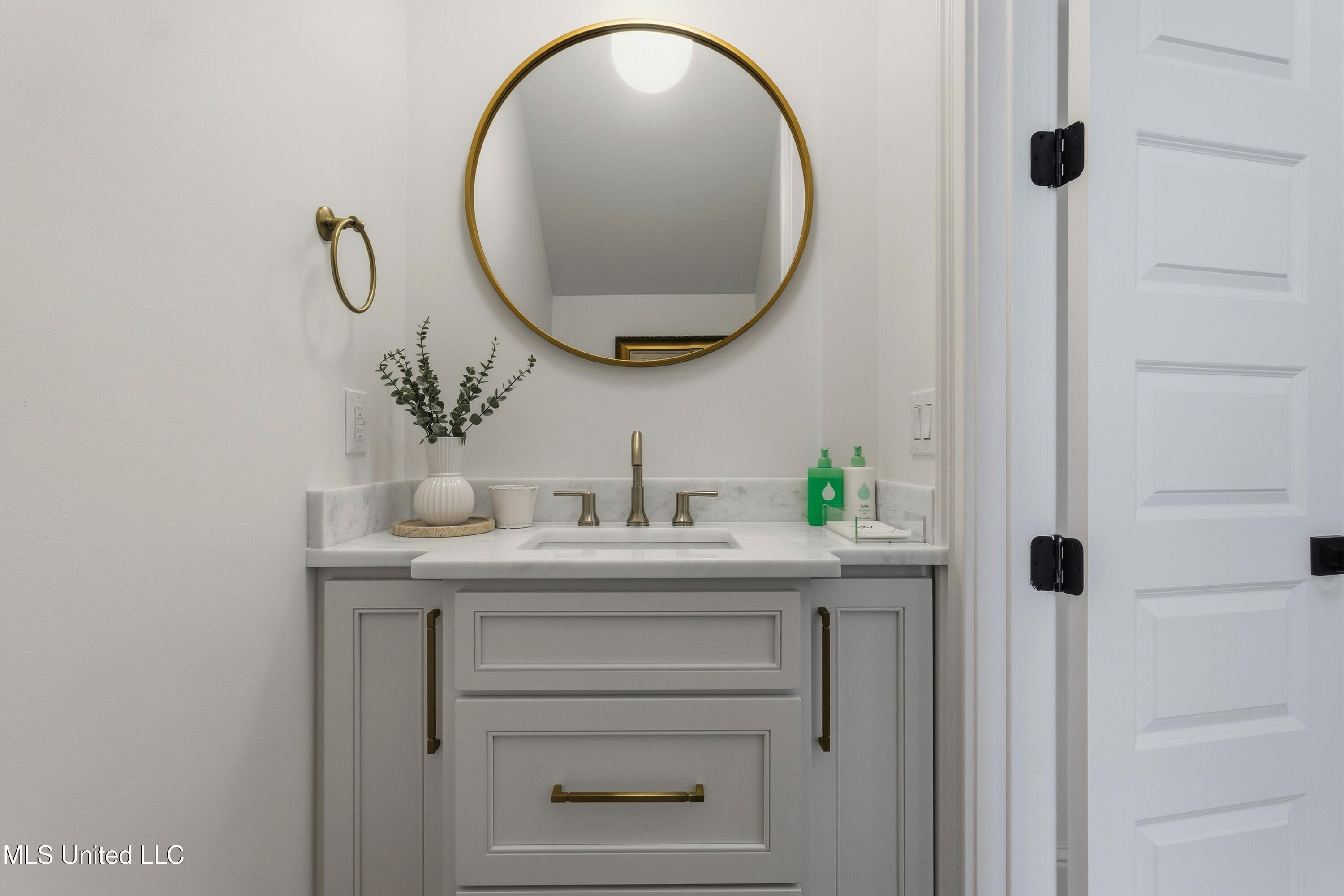 Biloxi, Mississippi, 39532, United States, 4 Bedrooms Bedrooms, ,4 BathroomsBathrooms,Residential,For Sale,1990750