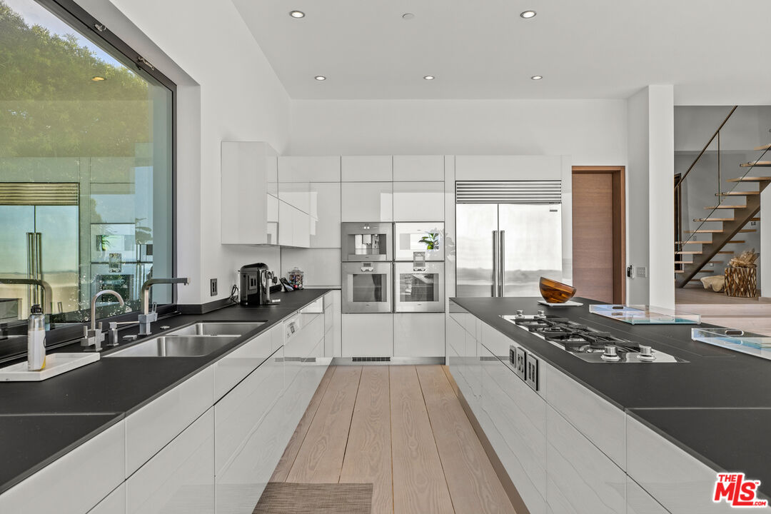 Malibu, California, 90265, United States, 3 Bedrooms Bedrooms, ,4 BathroomsBathrooms,Residential,For Sale,1746173