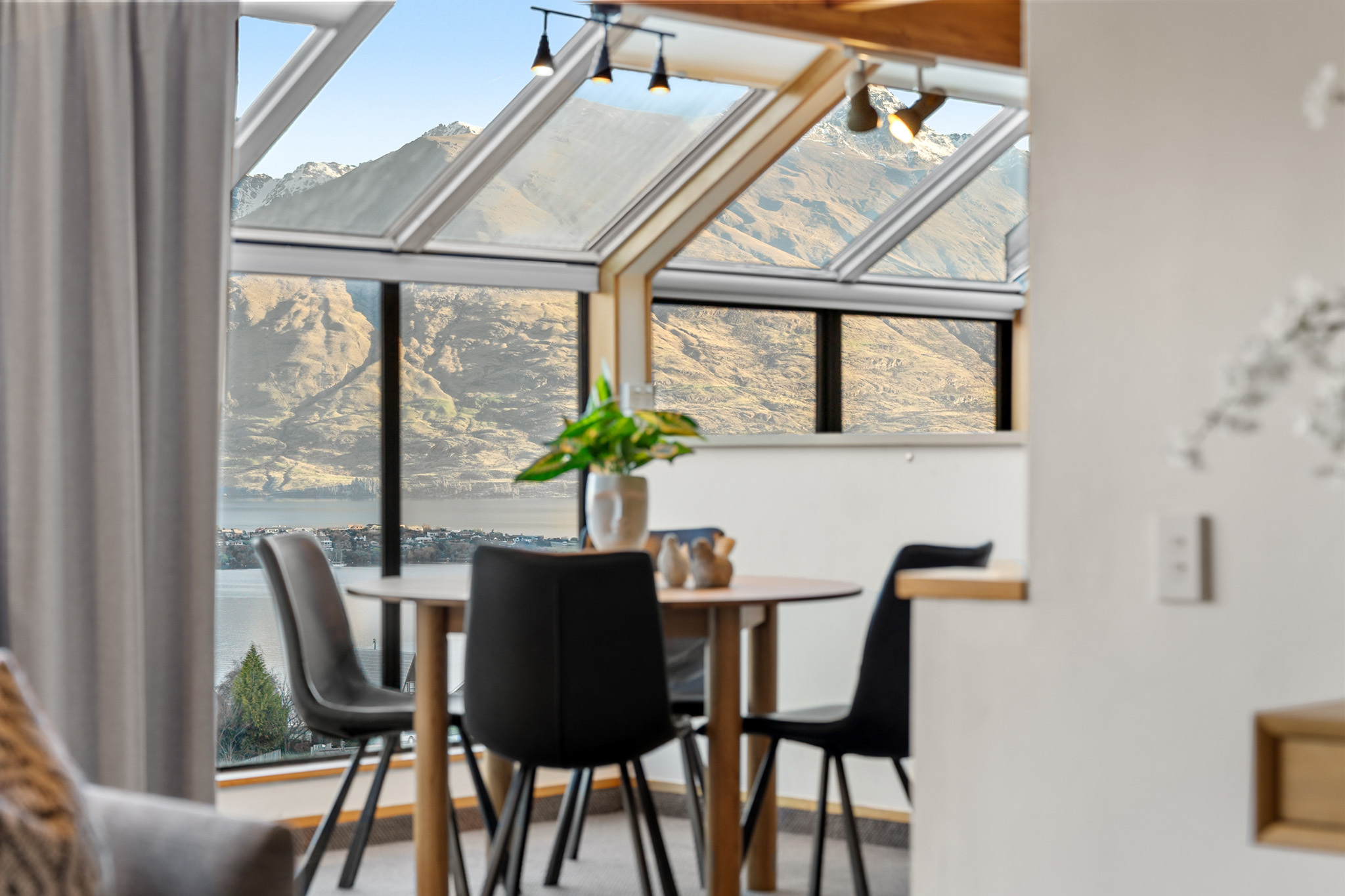  AUCTION - Million Dollar Views, Unlimited Potential - 物件實景