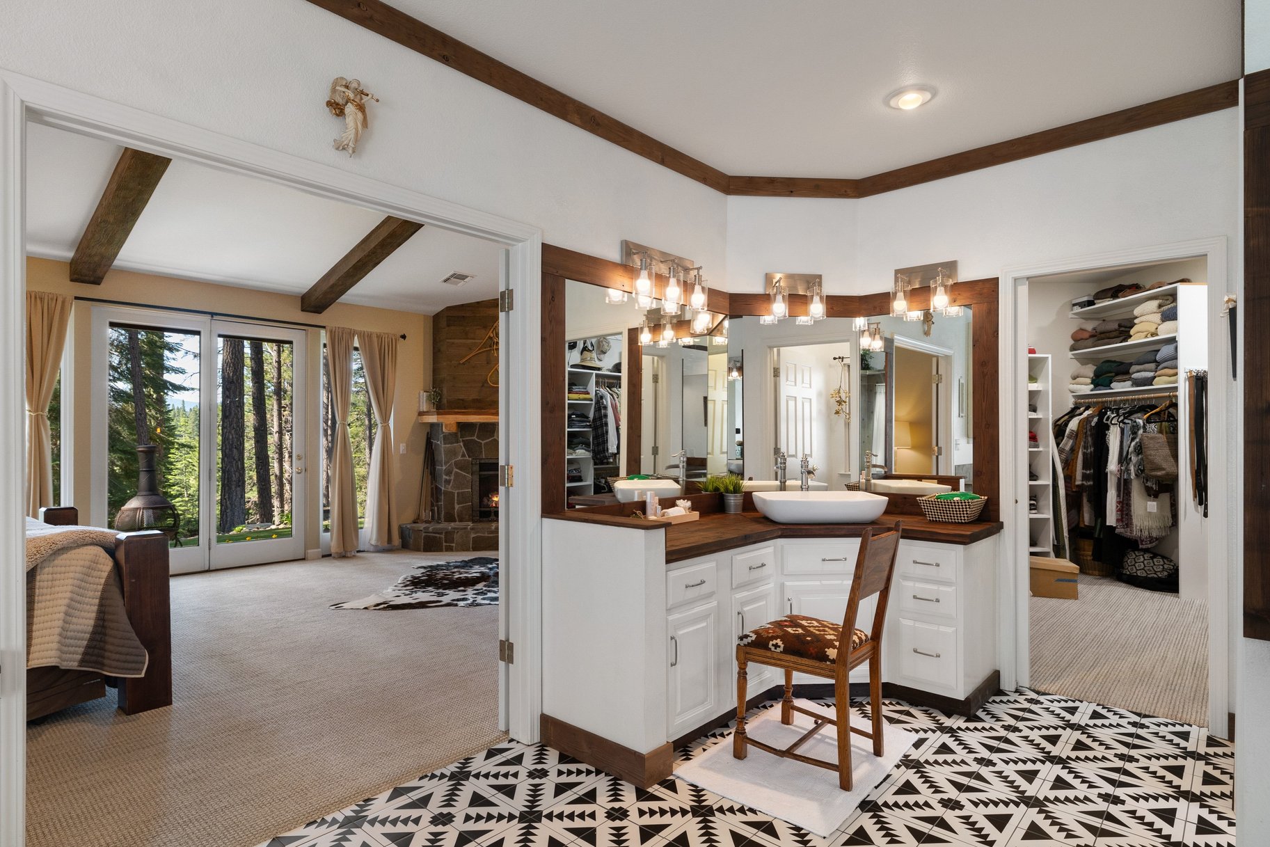  Hilltop Whitehawk Ranch Estate with Sweeping Meadow, Pond & Mountain Views - 物件實景