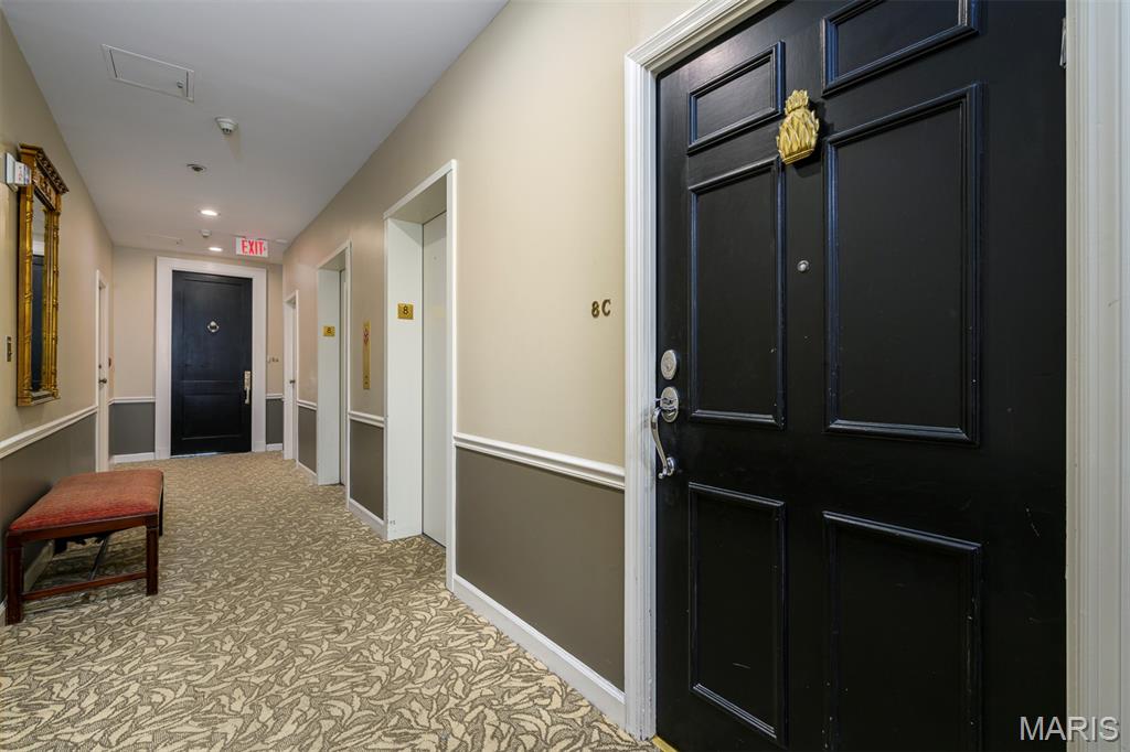 St Louis, Missouri, 63105, United States, 2 Bedrooms Bedrooms, ,2 BathroomsBathrooms,Residential,For Sale,1828450