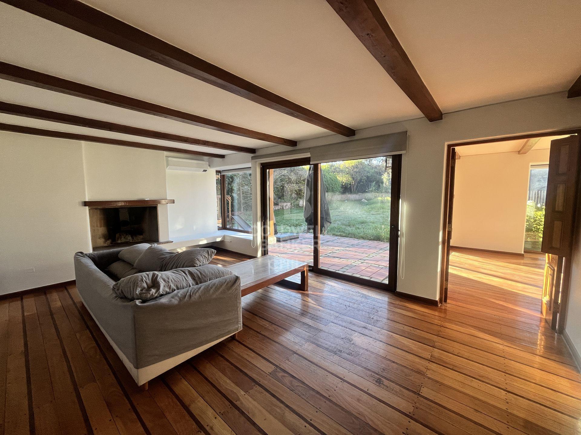 Lo Barnechea, Chile, 6 Bedrooms Bedrooms, ,6 BathroomsBathrooms,Residential,For Sale,1838824
