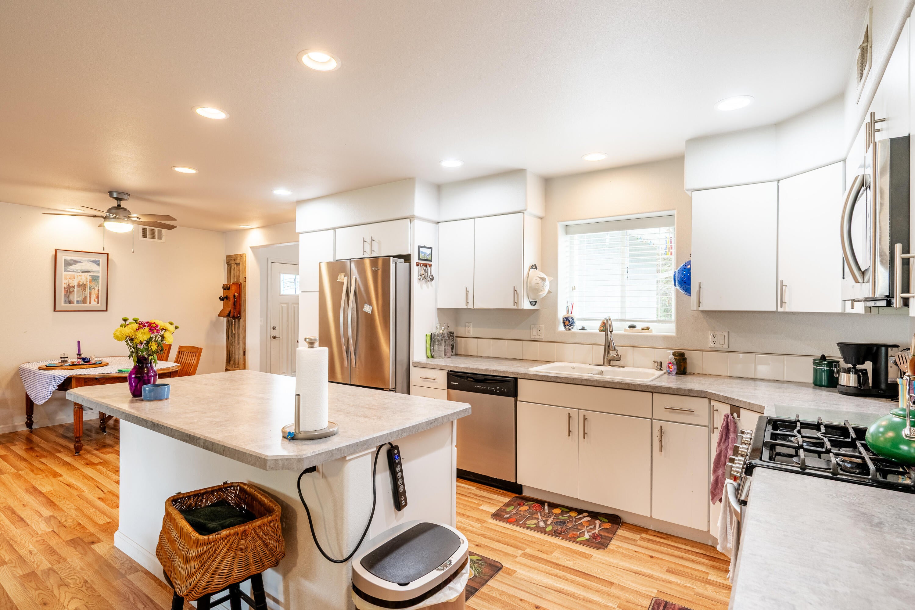 Dayton, Wyoming, 82836, United States, 3 Bedrooms Bedrooms, ,4 BathroomsBathrooms,Residential,For Sale,2015288