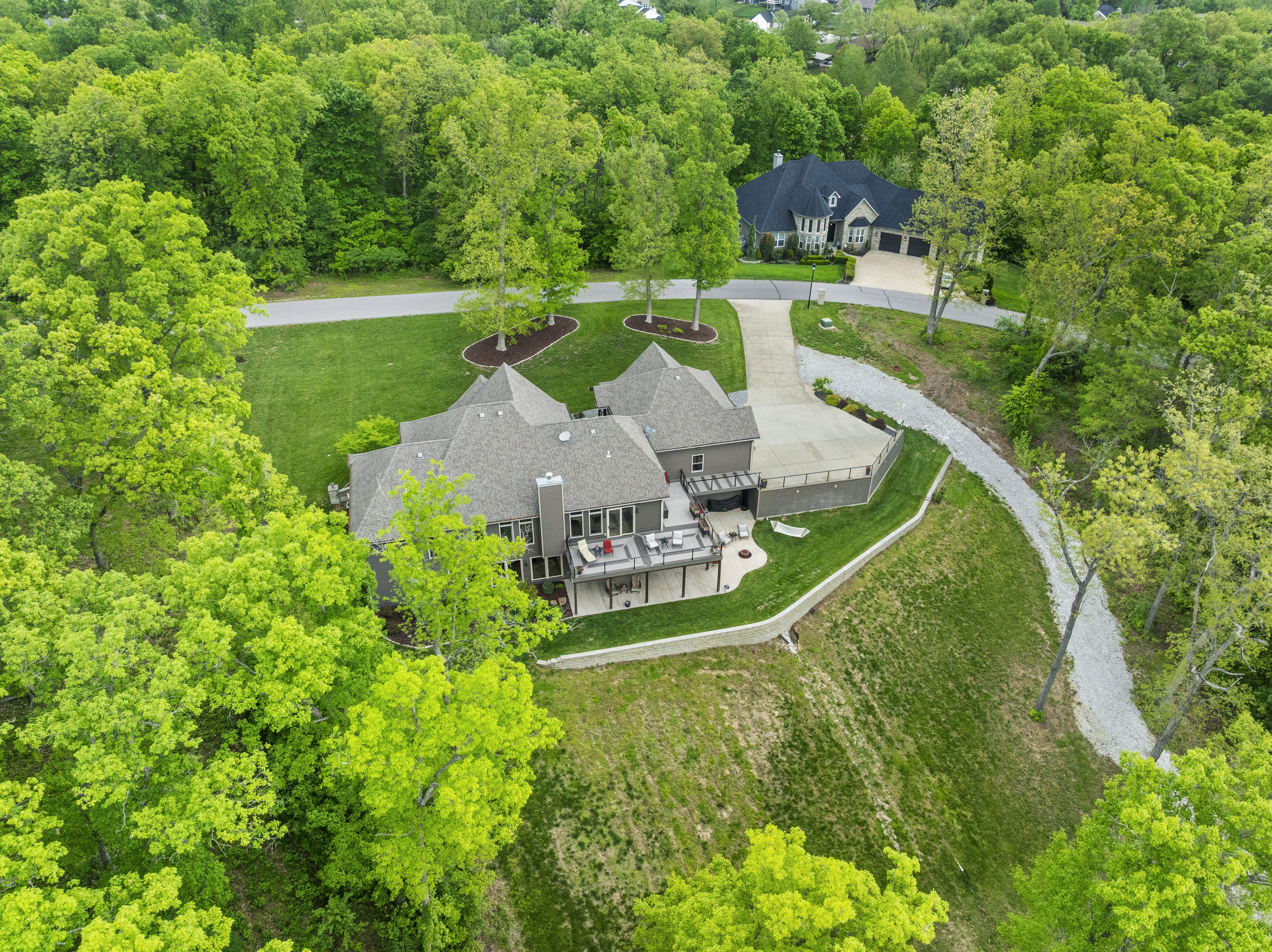  Discover unmatched luxury and versatility in this custom Craftsman-style estate - 物件實景