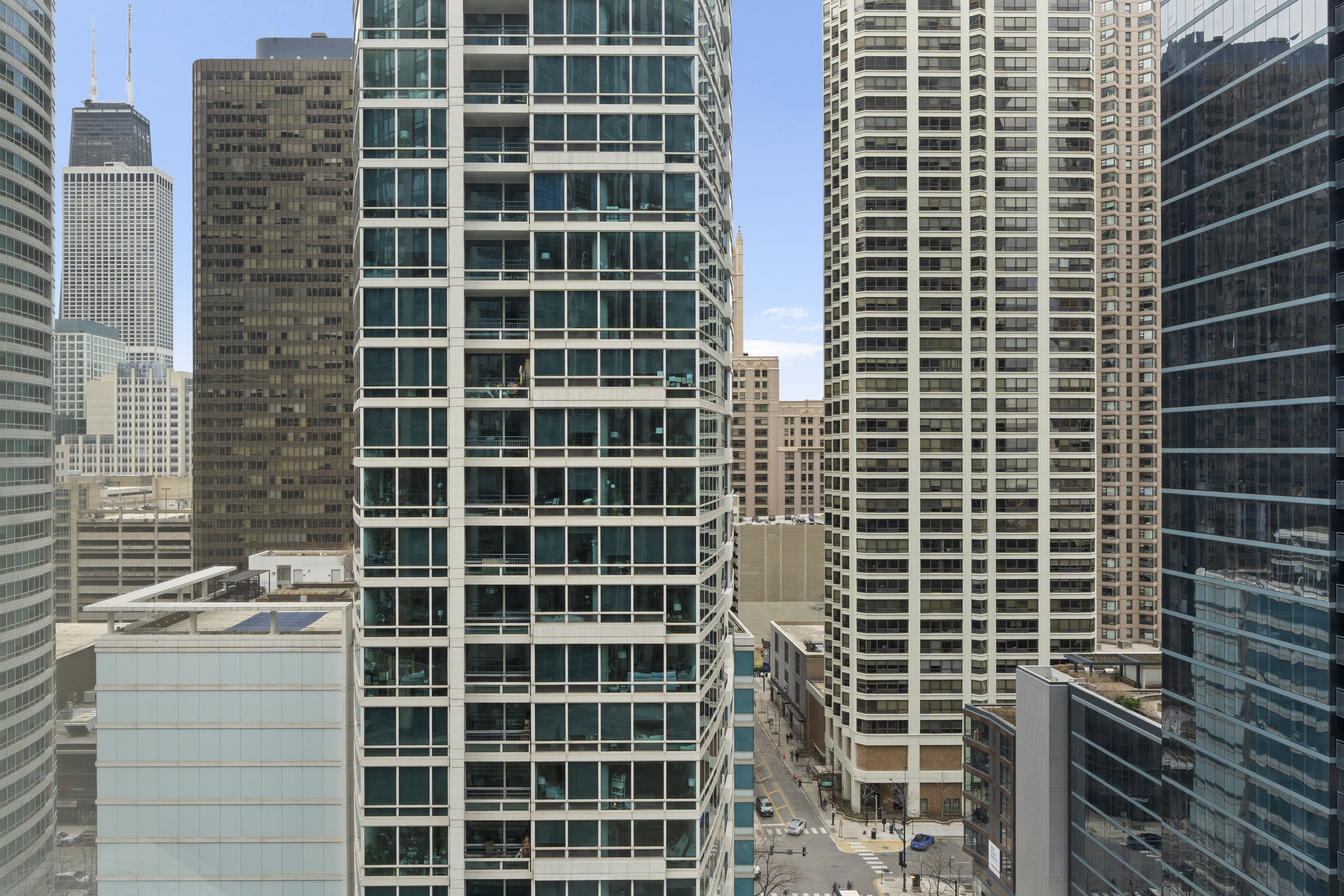 Great Large Studio with Northeast Views of Lake Michigan and Bennett Park - 物件實景