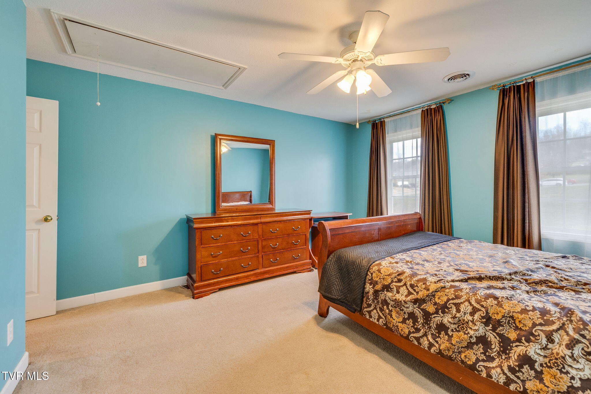 Johnson City, Tennessee, 37601, United States, 5 Bedrooms Bedrooms, ,4 BathroomsBathrooms,Residential,For Sale,2005750