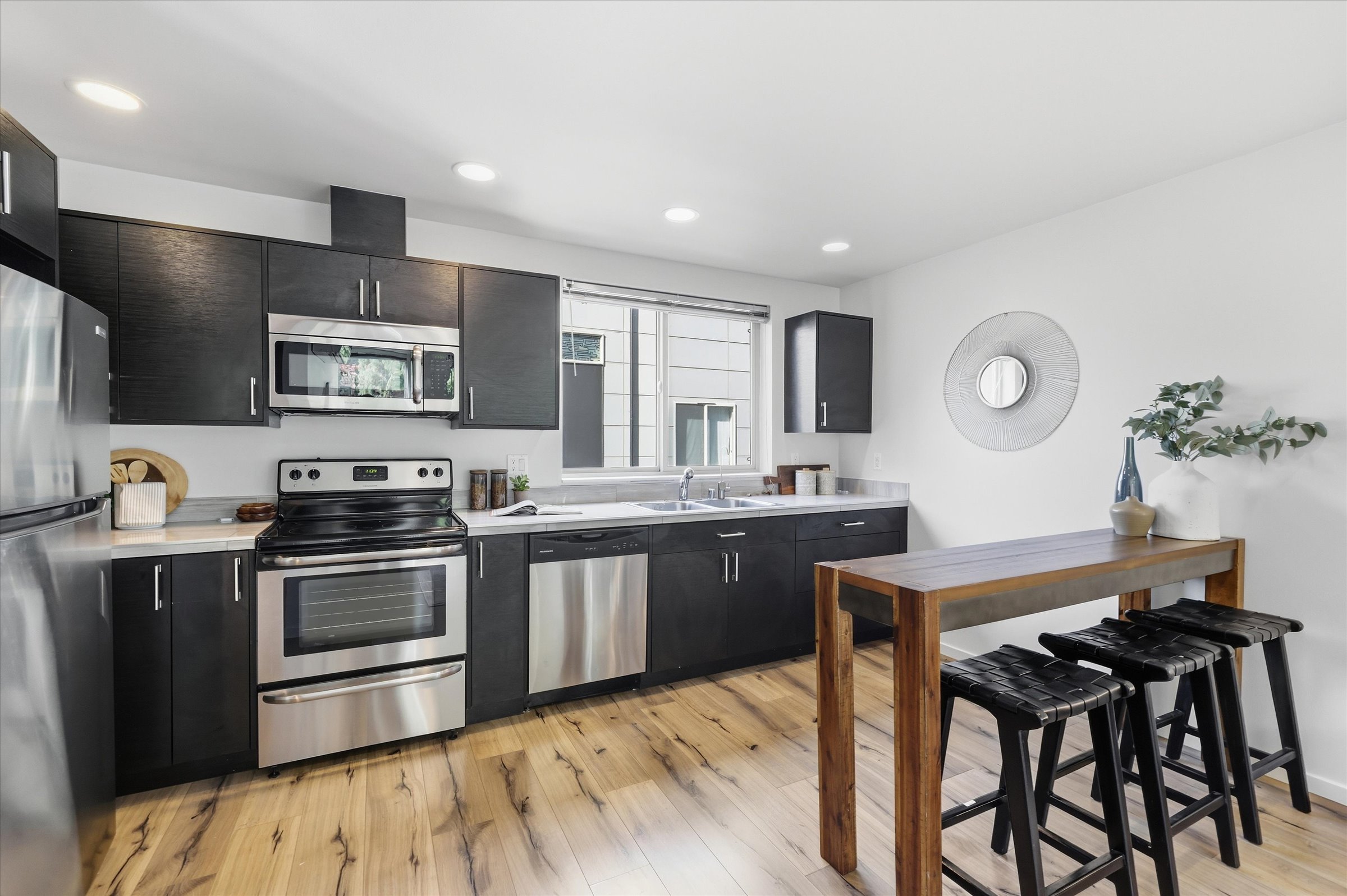  2421 Wickstrom Place SW, Seattle, WA 98116 - 物件實景